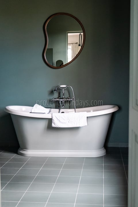 21 - Bastide des Alpilles: Villa: Bathroom