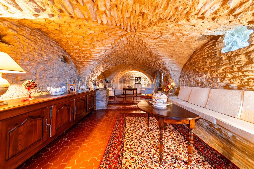 15 - Character mas in Gordes: Villa: Interior
