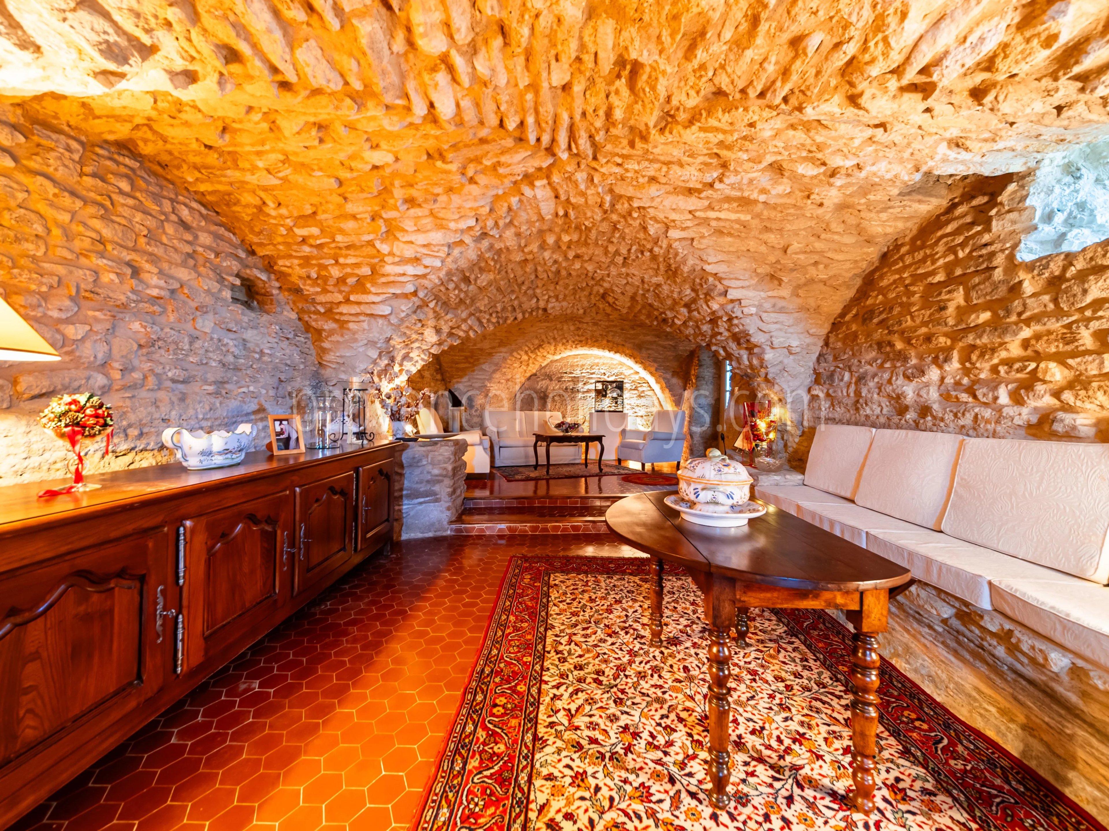 15 - Character mas in Gordes: Villa: Interior