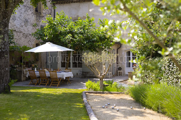 Charming property in the heart of a Luberon Village