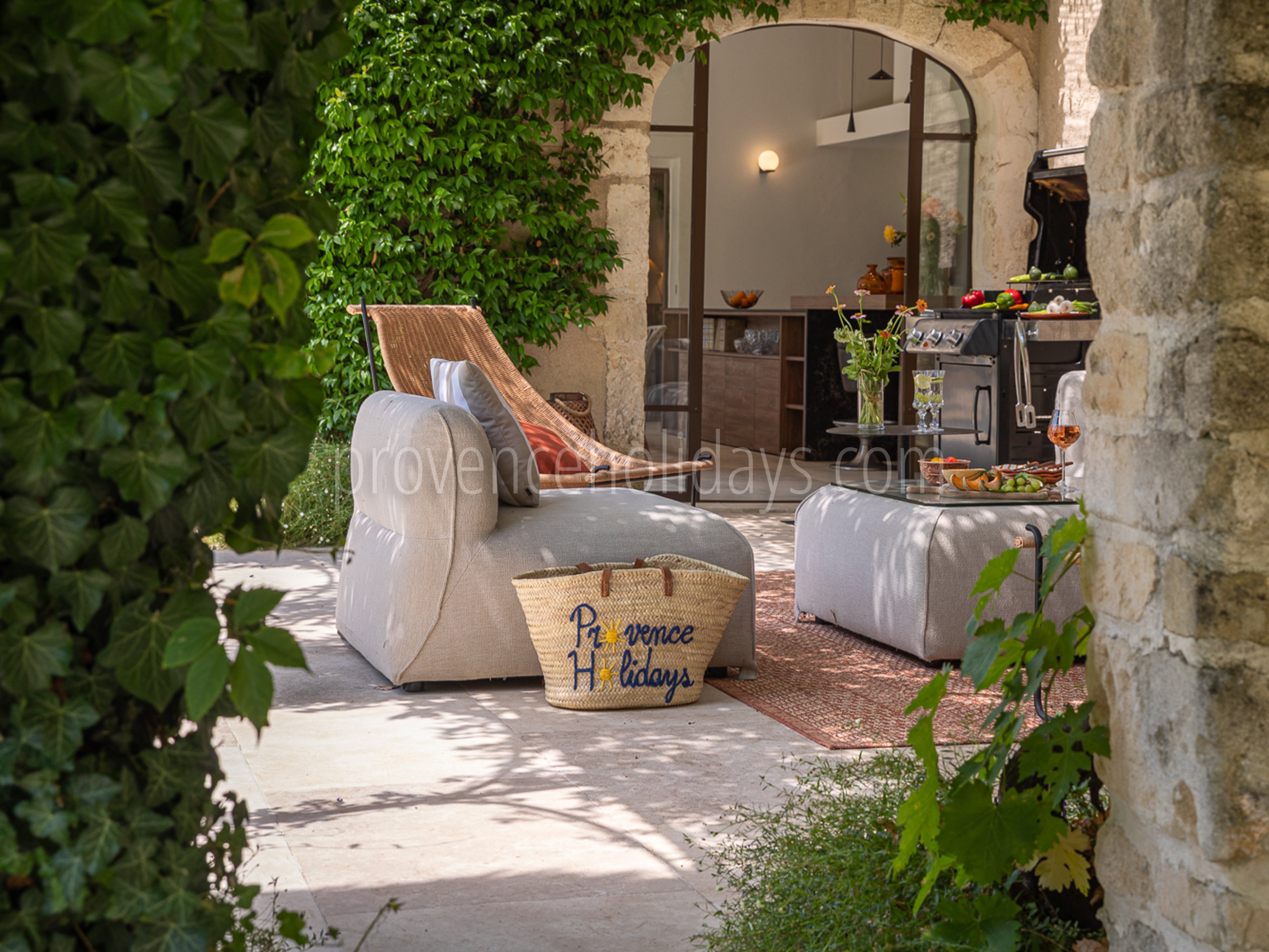 39 - Le Mas des Magnans: Villa: Exterior