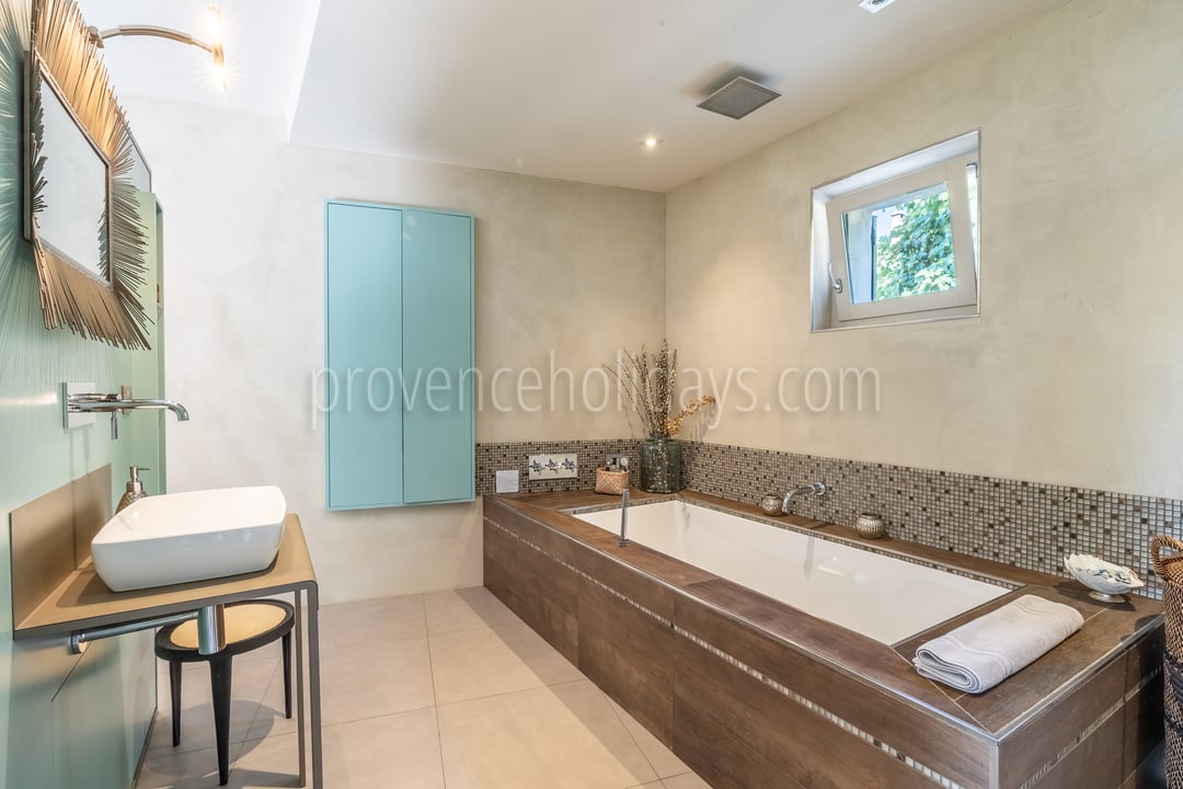27 - Le Mas du Vallon: Villa: Bathroom