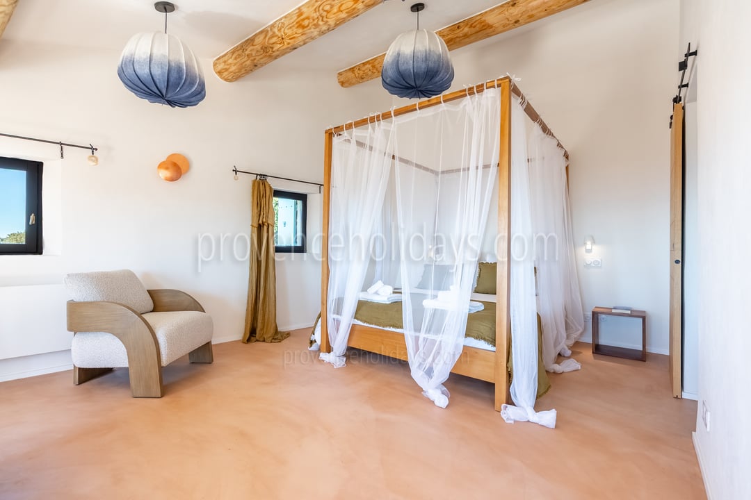 30 - Mas de la Rouquette: Villa: Bedroom