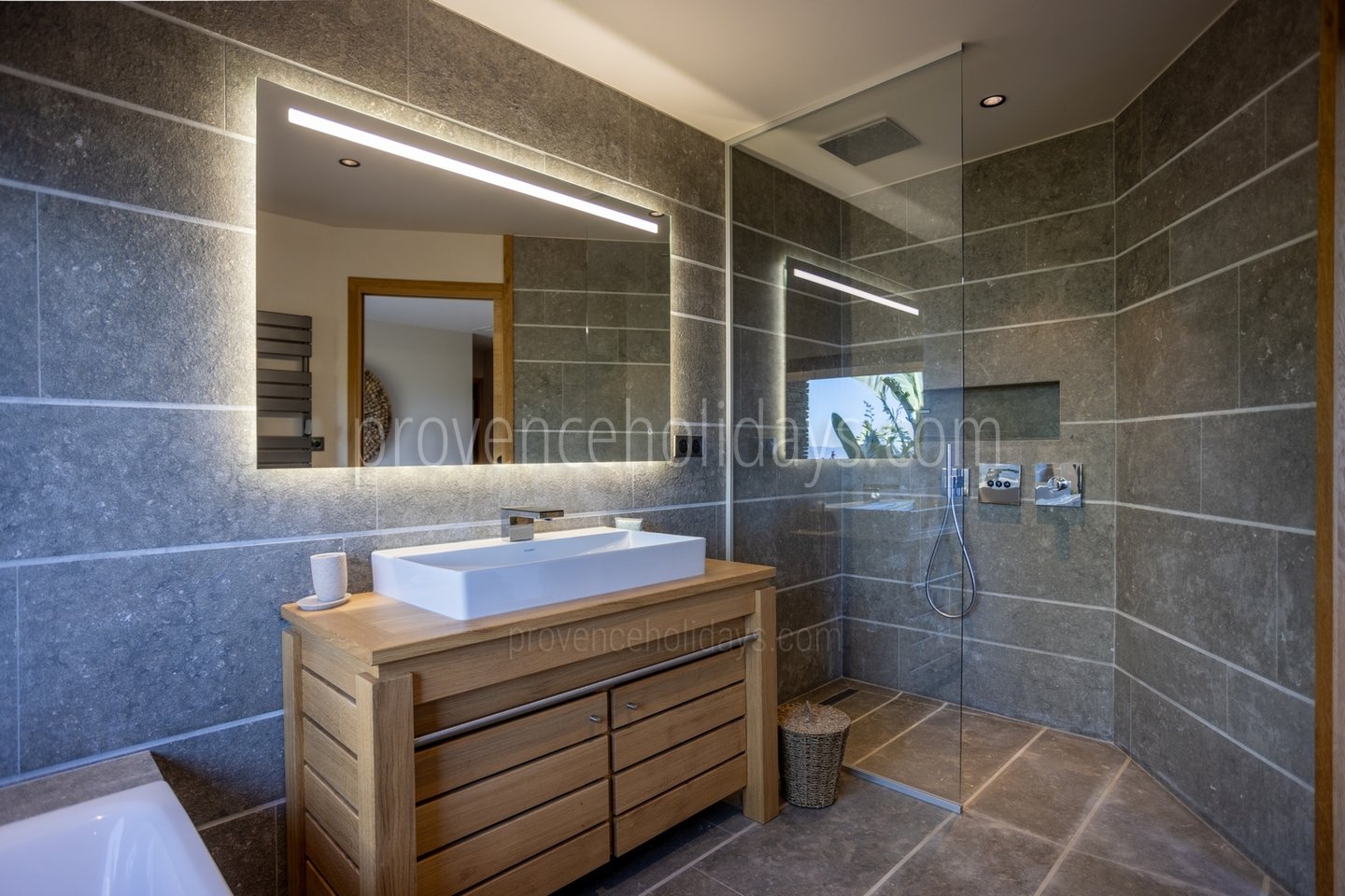 10 - Villa Des Sables: Villa: Bathroom