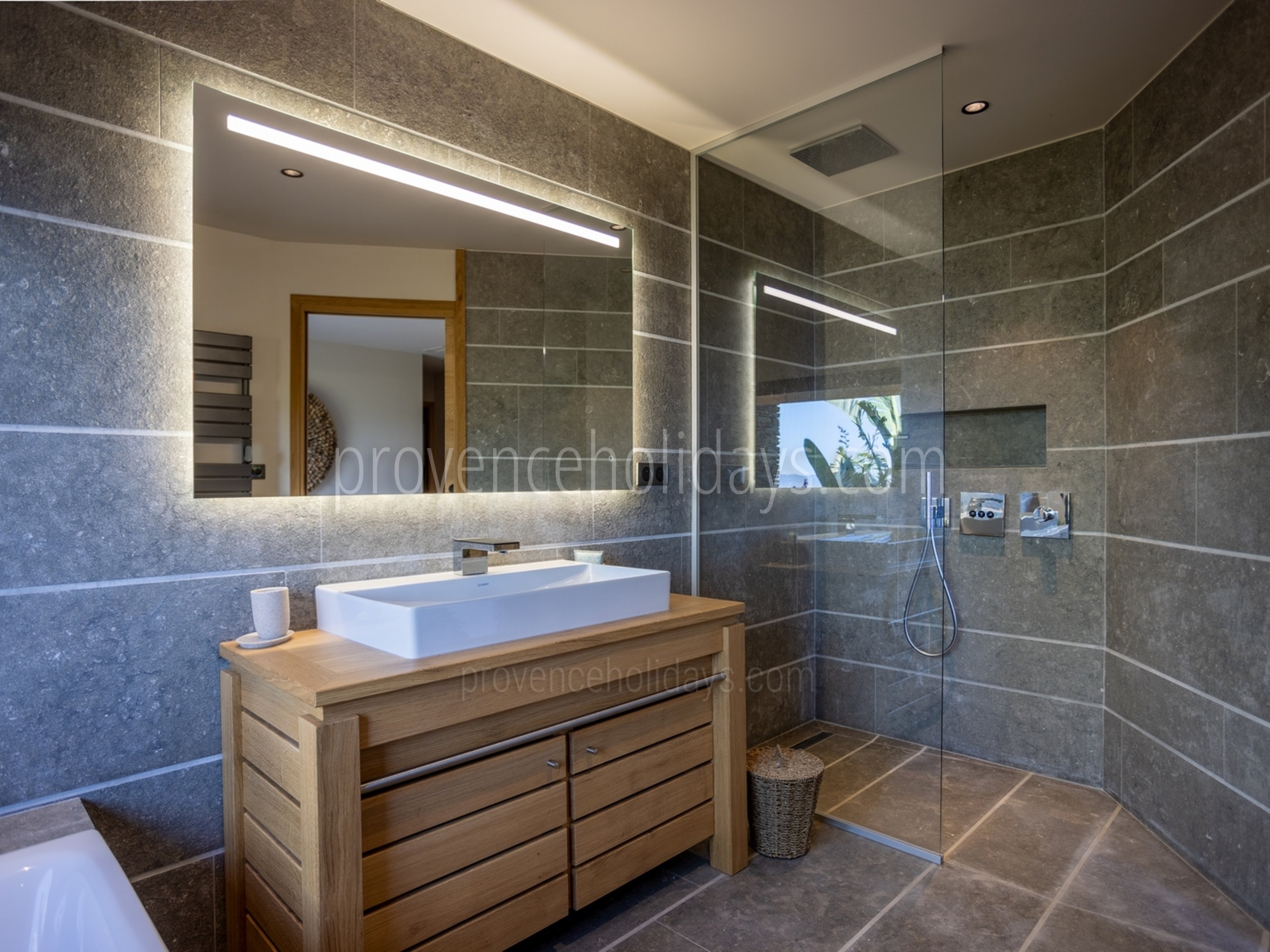10 - Villa Des Sables: Villa: Bathroom