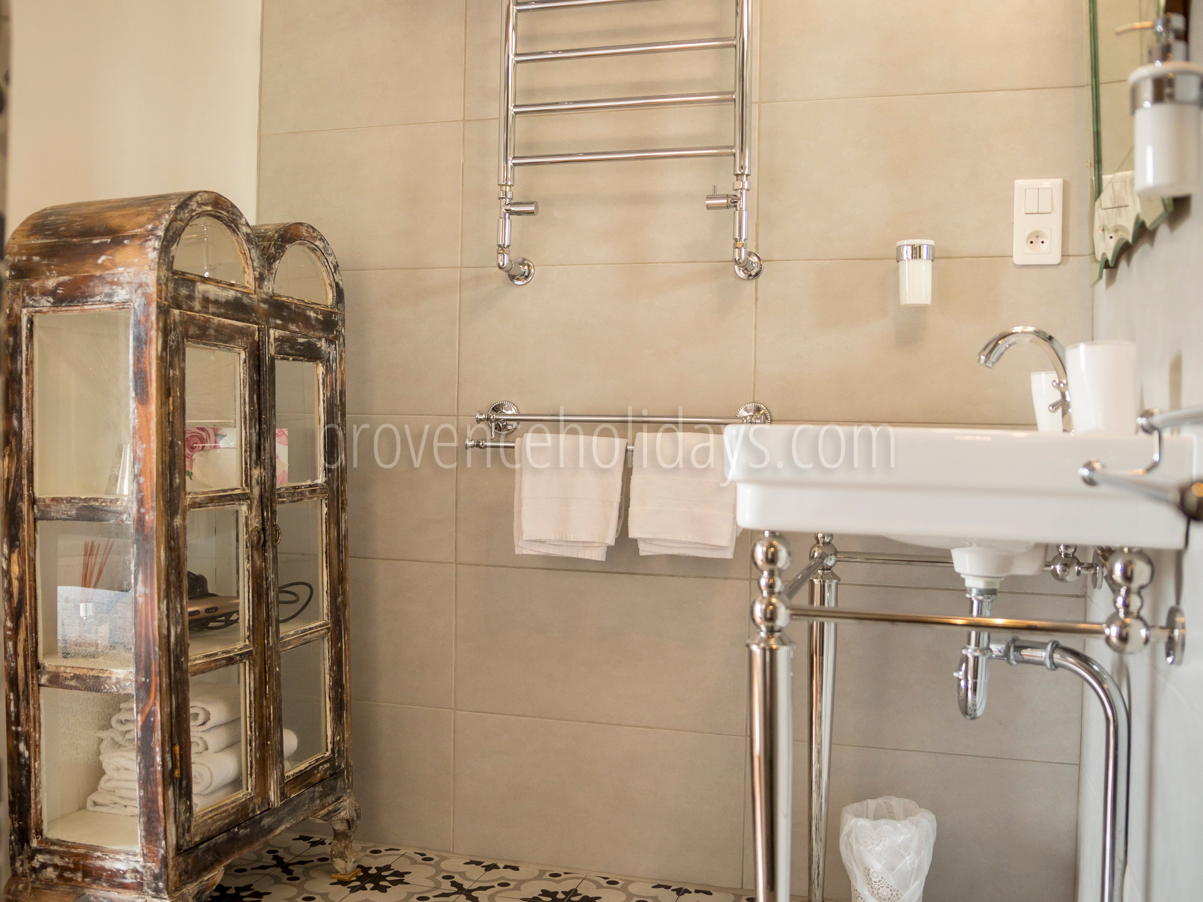 17 - Mas de Mazette: Villa: Bathroom