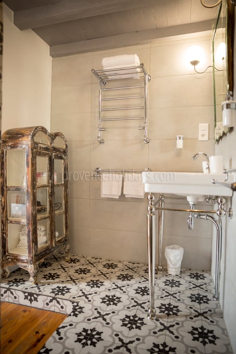 17 - Mas de Mazette: Villa: Bathroom