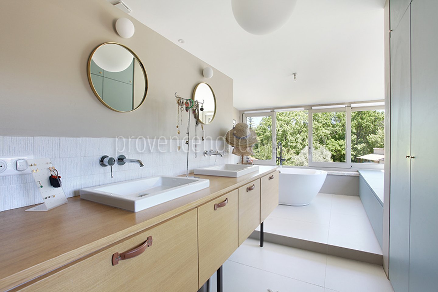 23 - Le Hameau de Goult: Villa: Bathroom 1