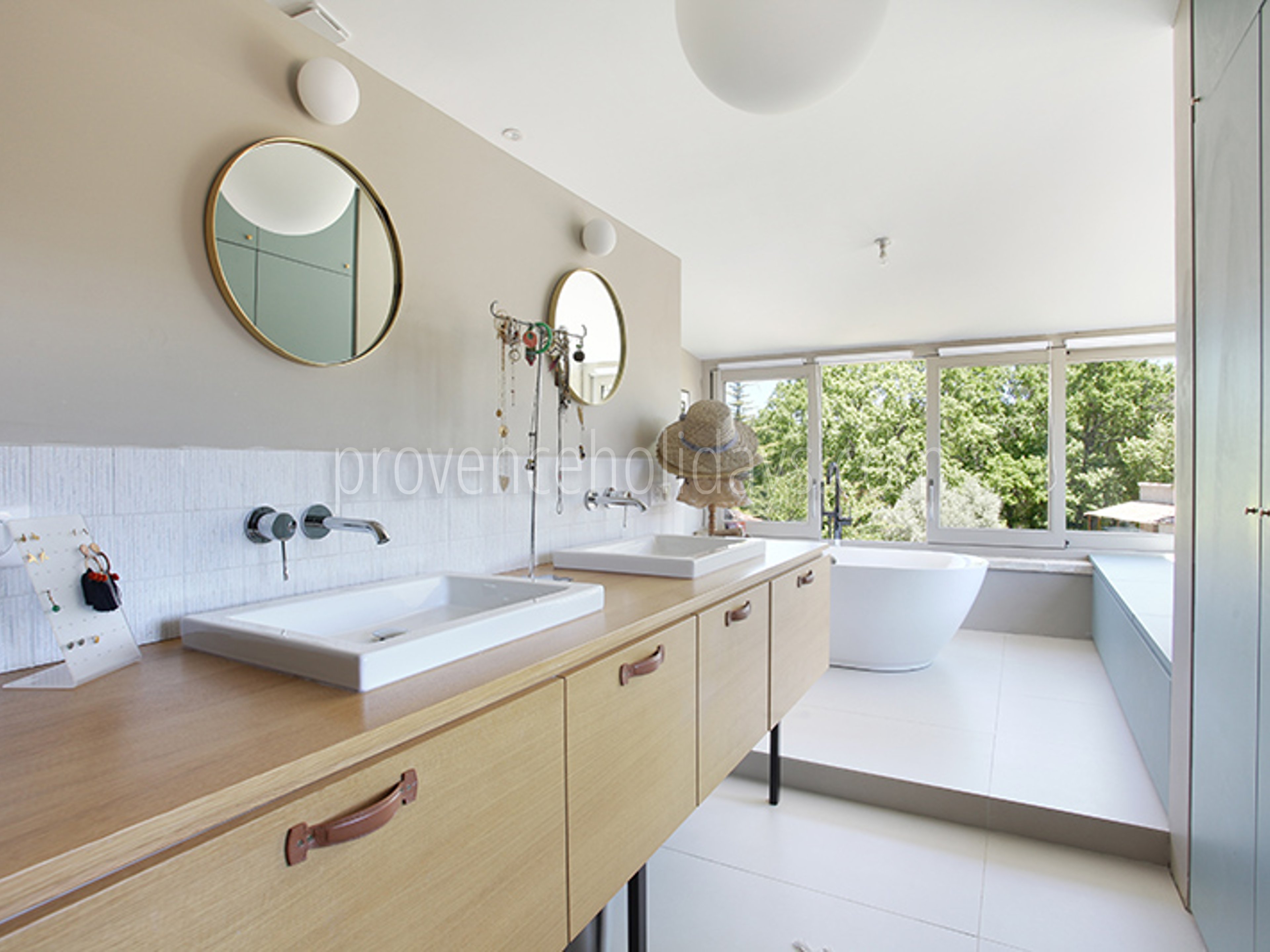 23 - Le Hameau de Goult: Villa: Bathroom 1