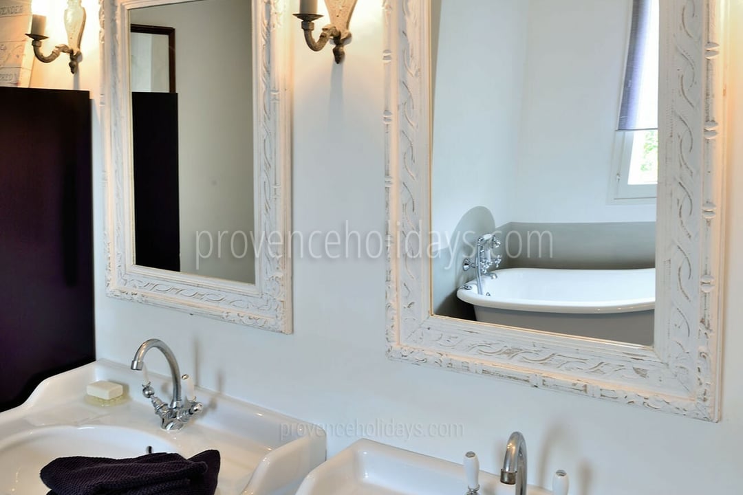 17 - La Bastide des Chênes: Villa: Bathroom