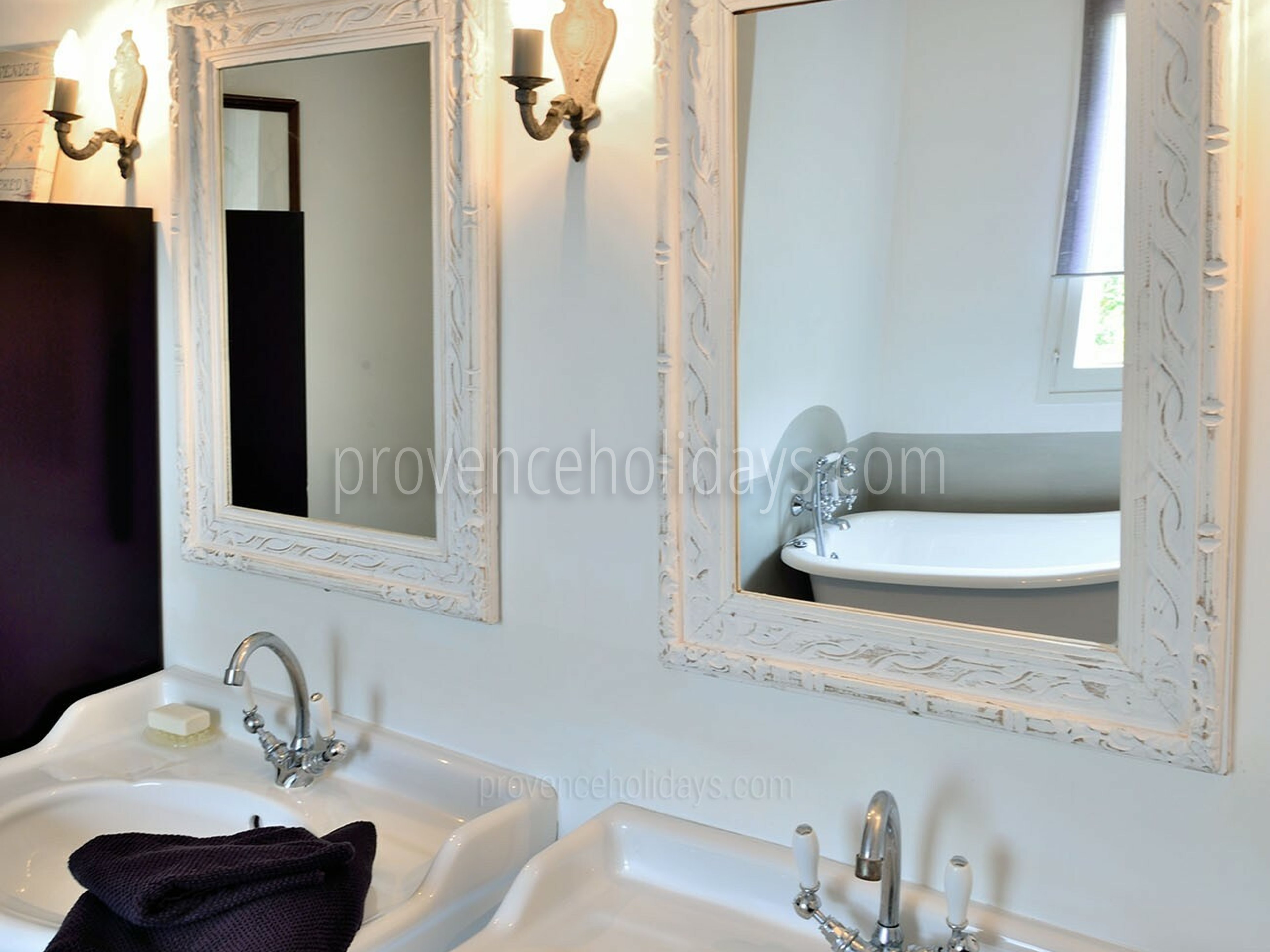 17 - La Bastide des Chênes: Villa: Bathroom