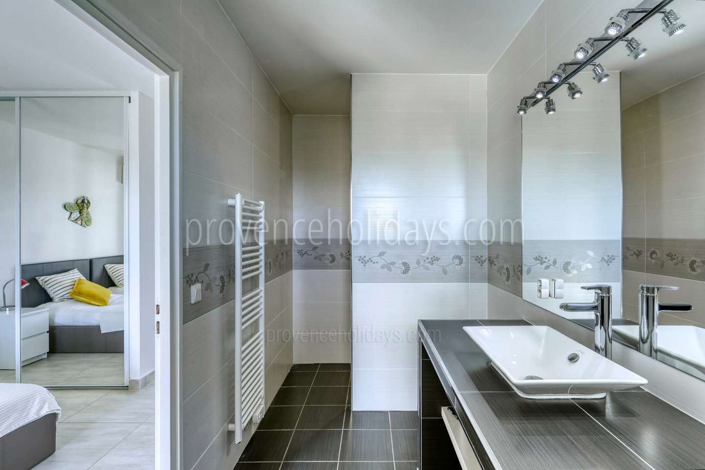 28 - Villa Céline: Villa: Bathroom
