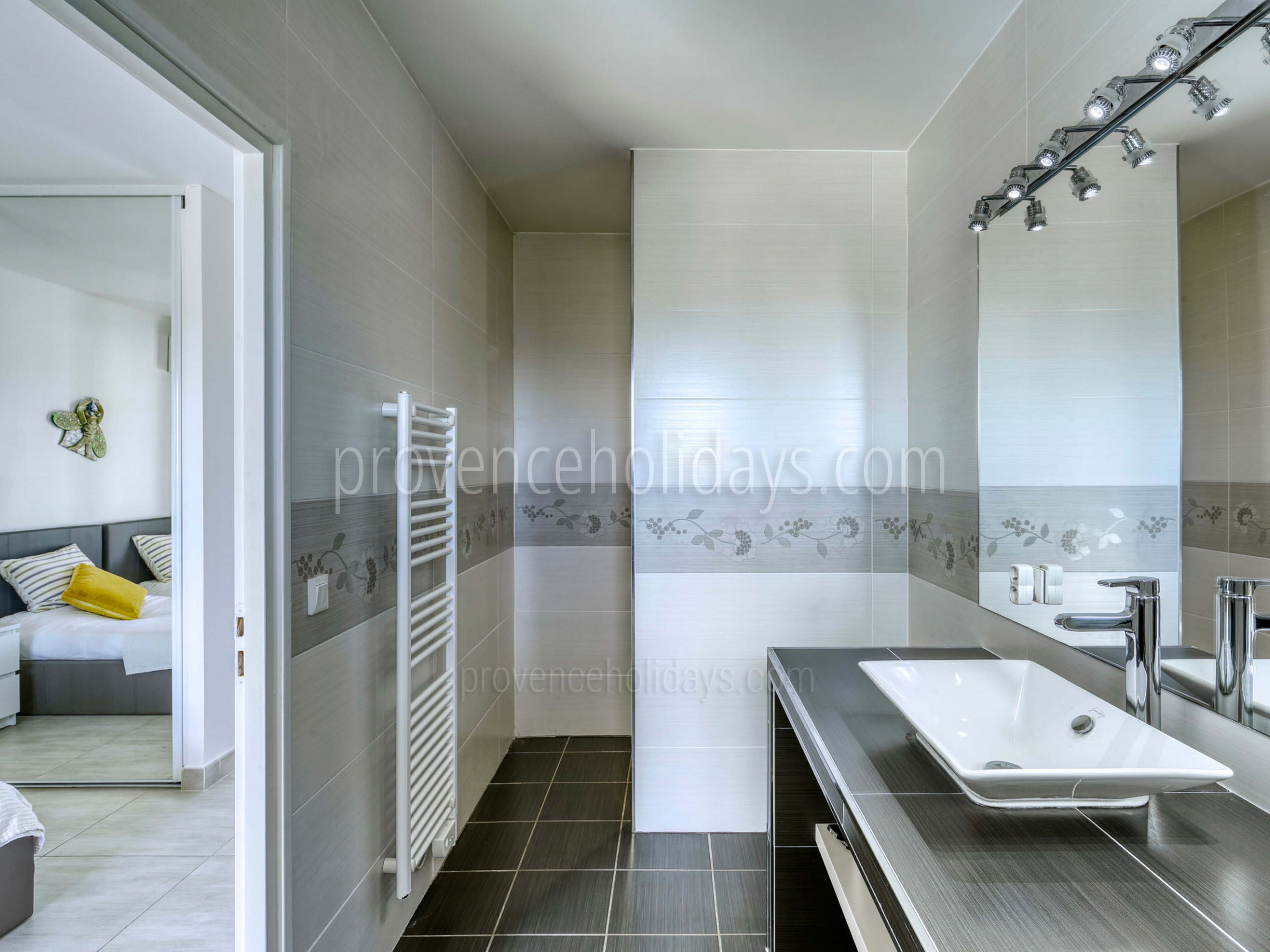 28 - Villa Céline: Villa: Bathroom