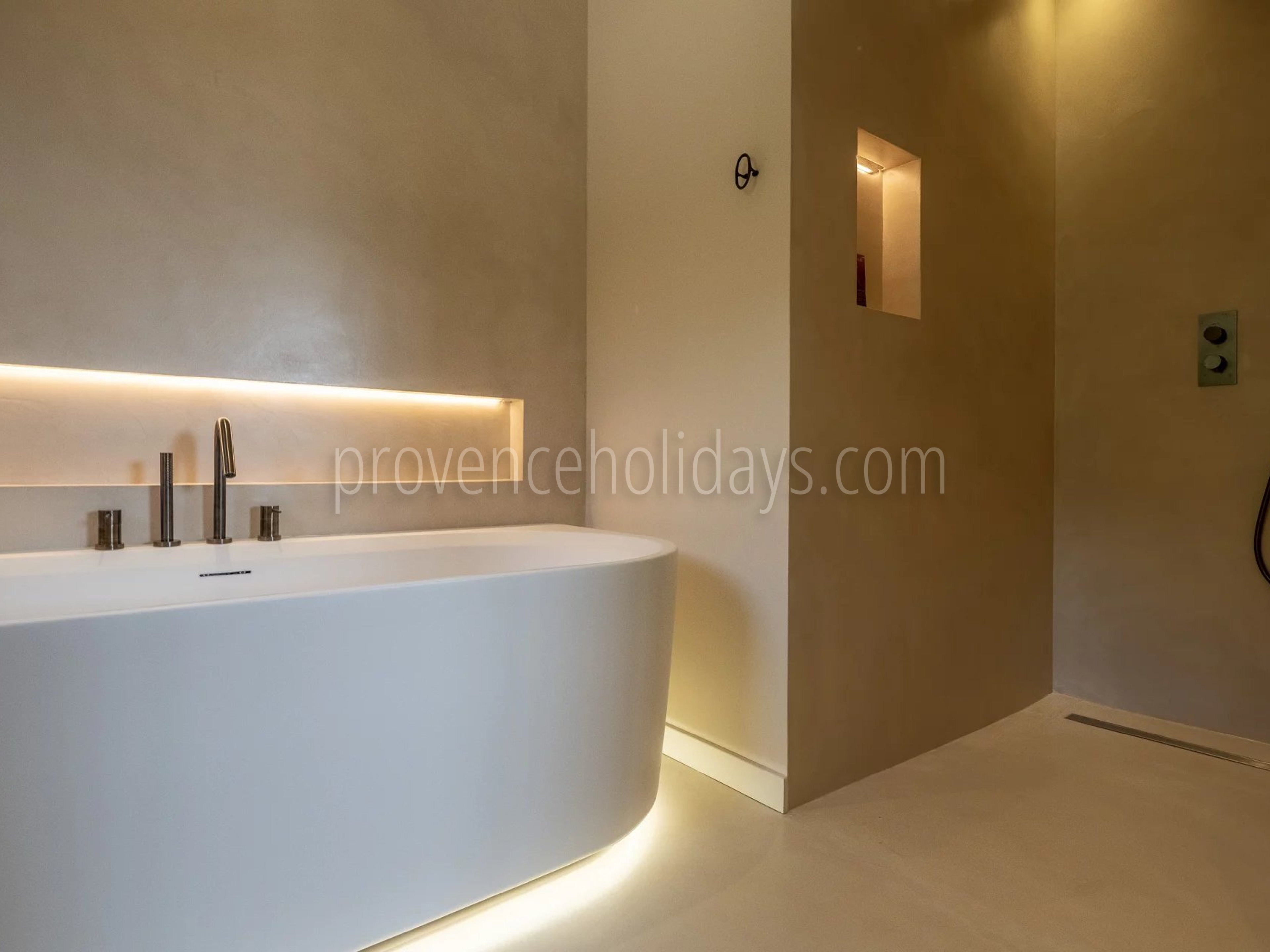 20 - Le Loup des Alpilles: Villa: Bedroom