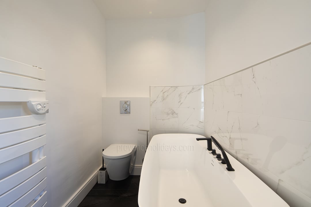 27 - Maison Augustin: Villa: Bathroom