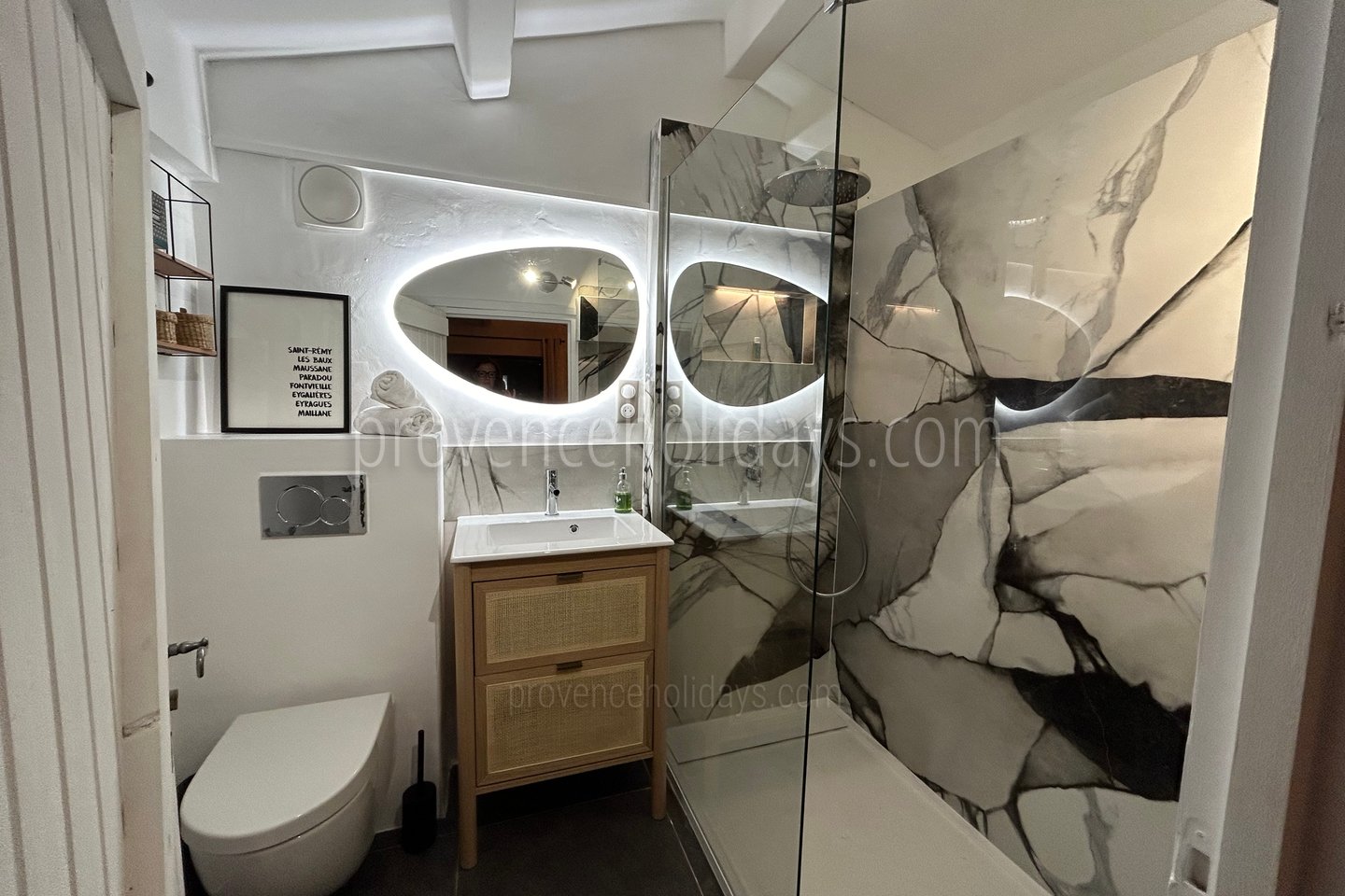 27 - Mas du Rosier: Villa: Bathroom