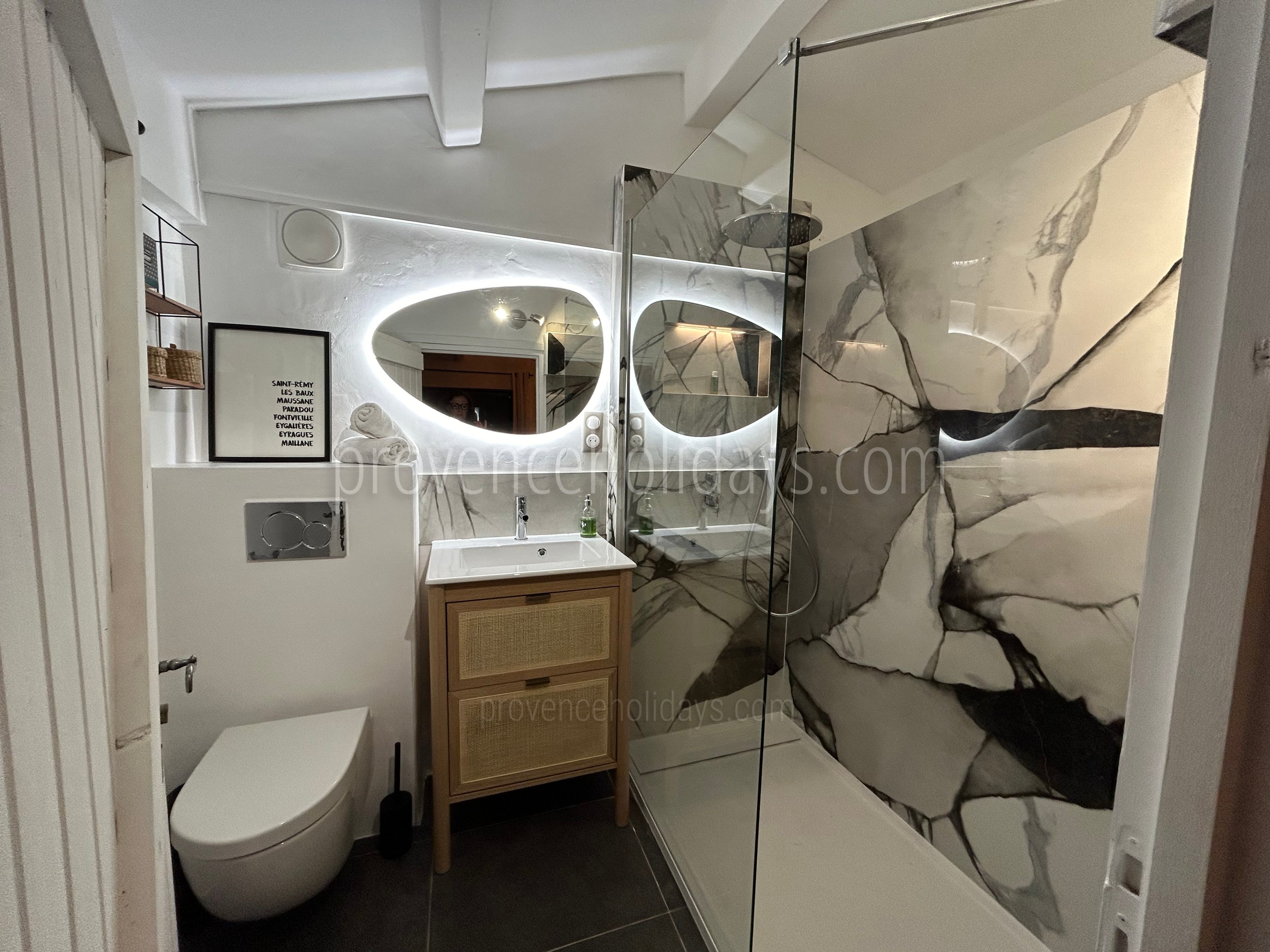 27 - Mas du Rosier: Villa: Bathroom