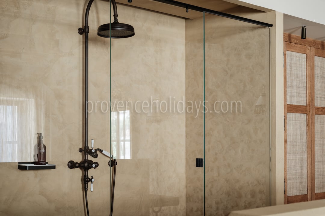 37 - Mas des Oliviers: Villa: Bathroom