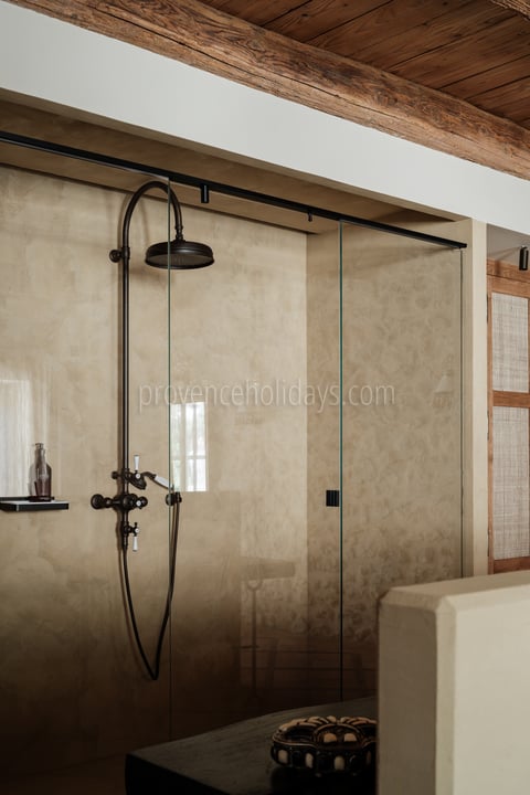 37 - Mas des Oliviers: Villa: Bathroom