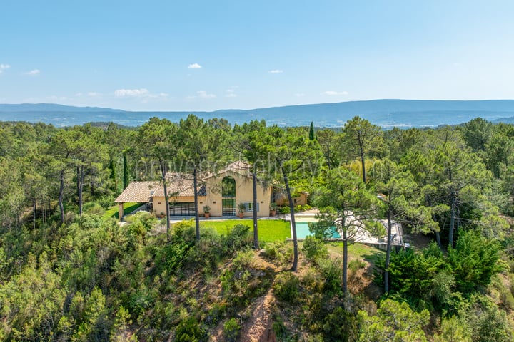Villa with heated pool and panoramic Roussillon views