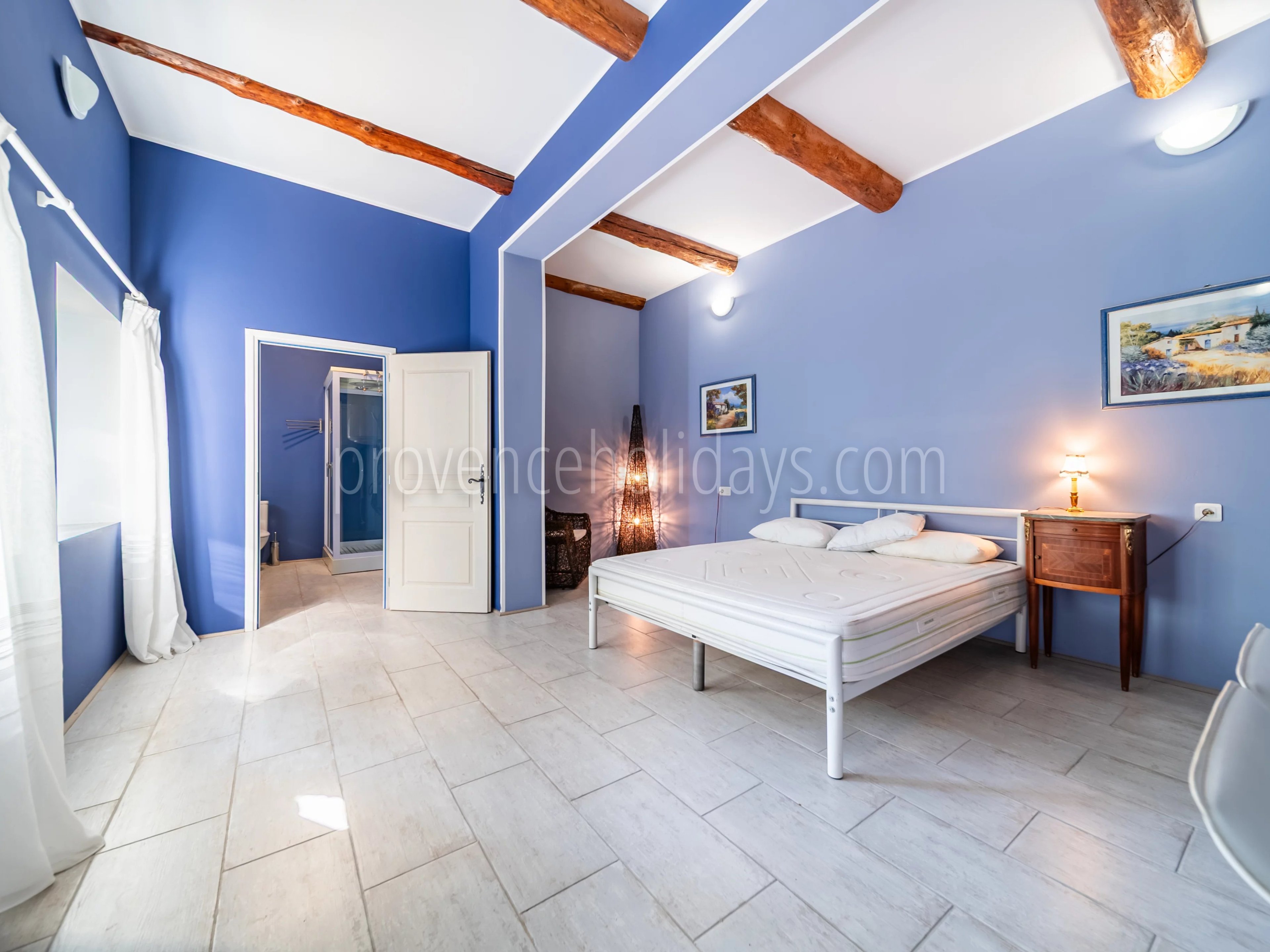 8 - Character estate in Cucuron: Villa: Interior
