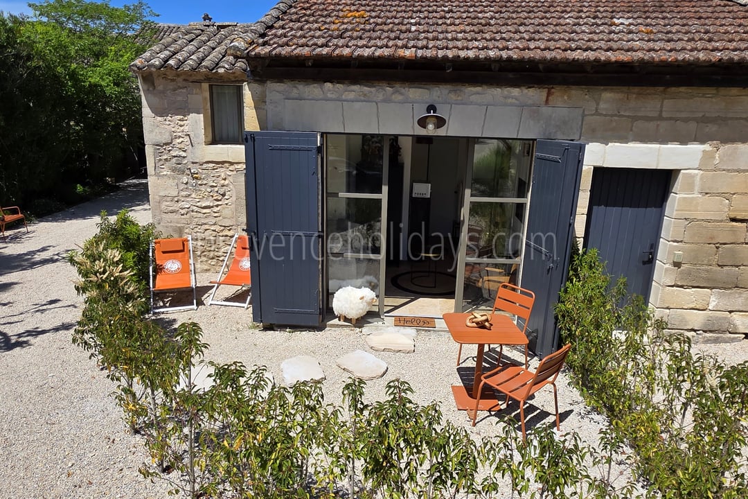 40 - Maison des Alpilles: Villa: Exterior
