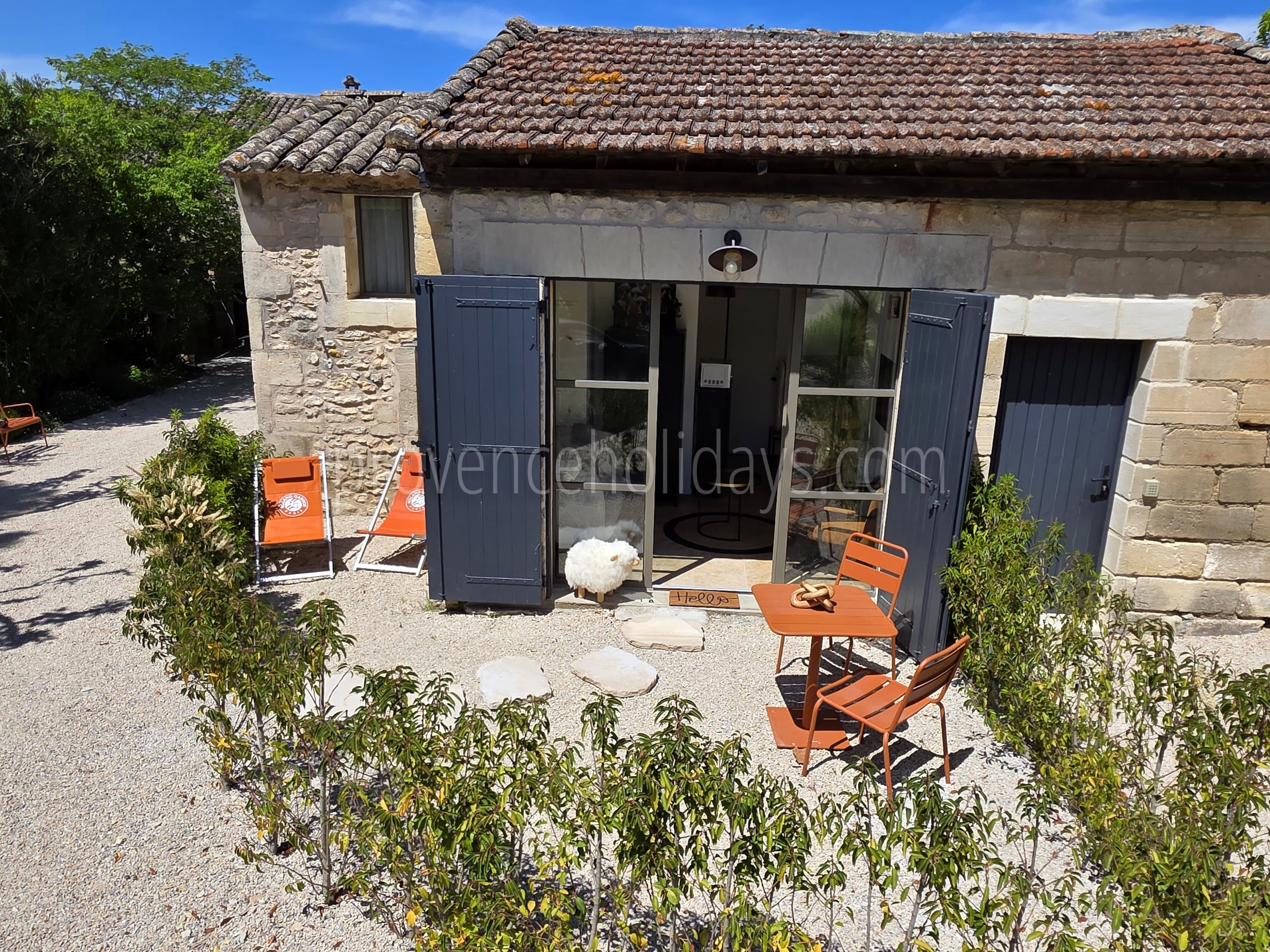 40 - Maison des Alpilles: Villa: Exterior