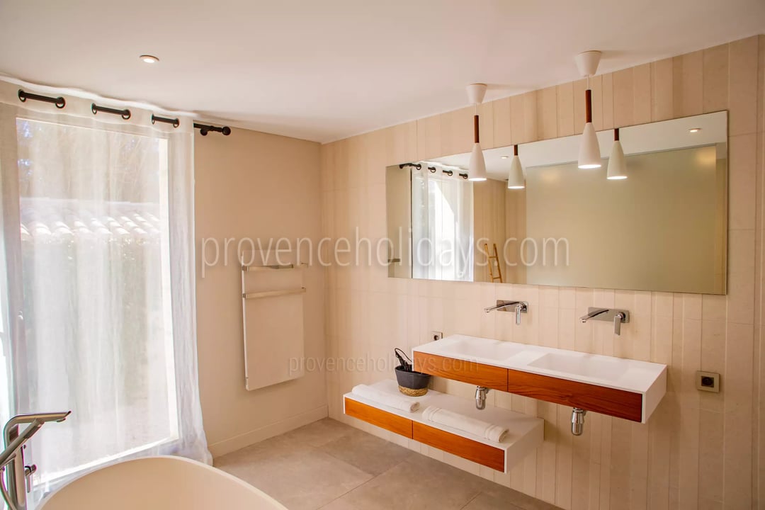 24 - Le Mas des Bories: Villa: Bathroom