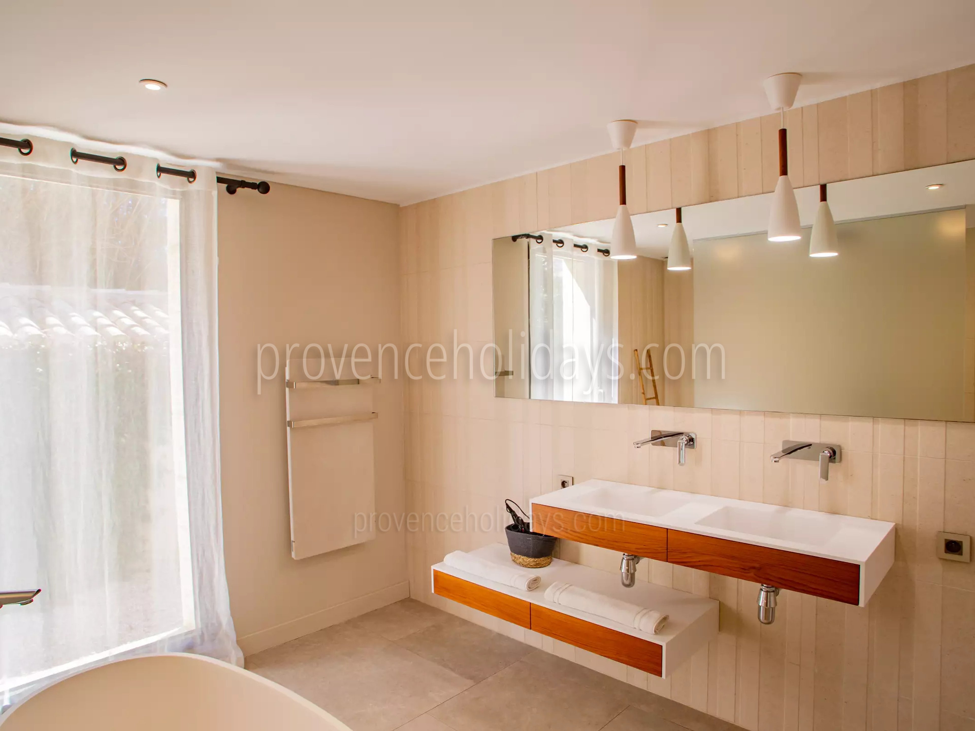 24 - Le Mas des Bories: Villa: Bathroom