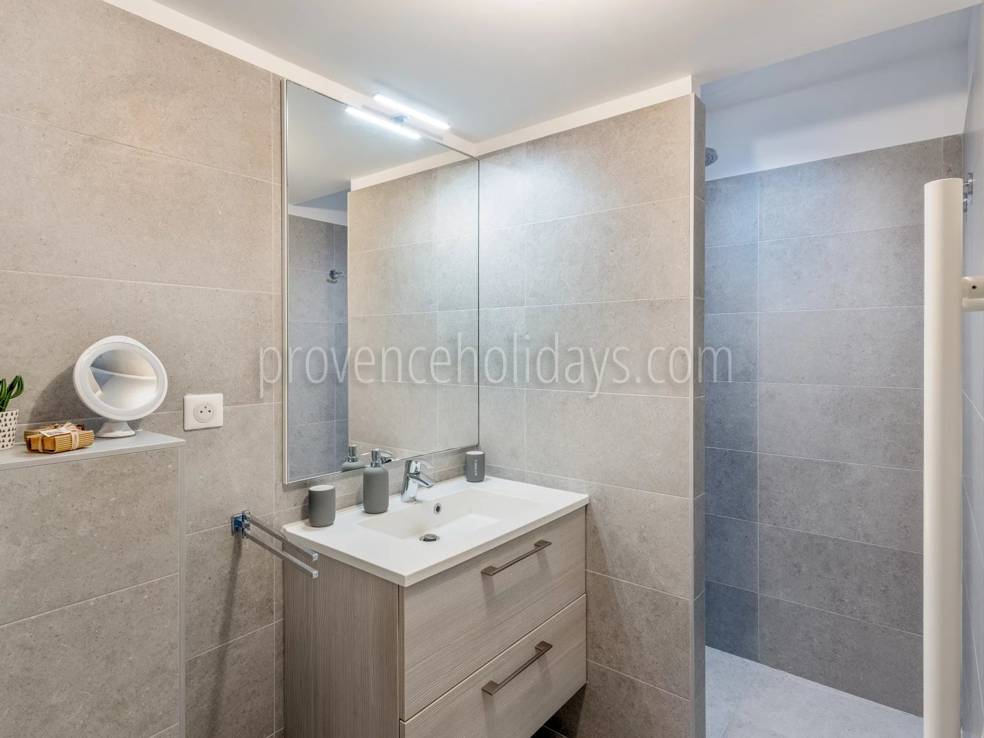 14 - Maison au Plan-de-la-Tour: Villa: Bathroom