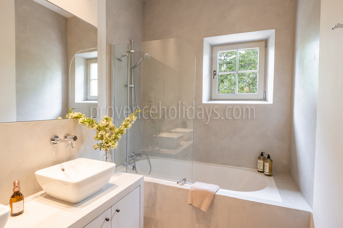 17 - Bergerie des Vignes: Villa: Bathroom