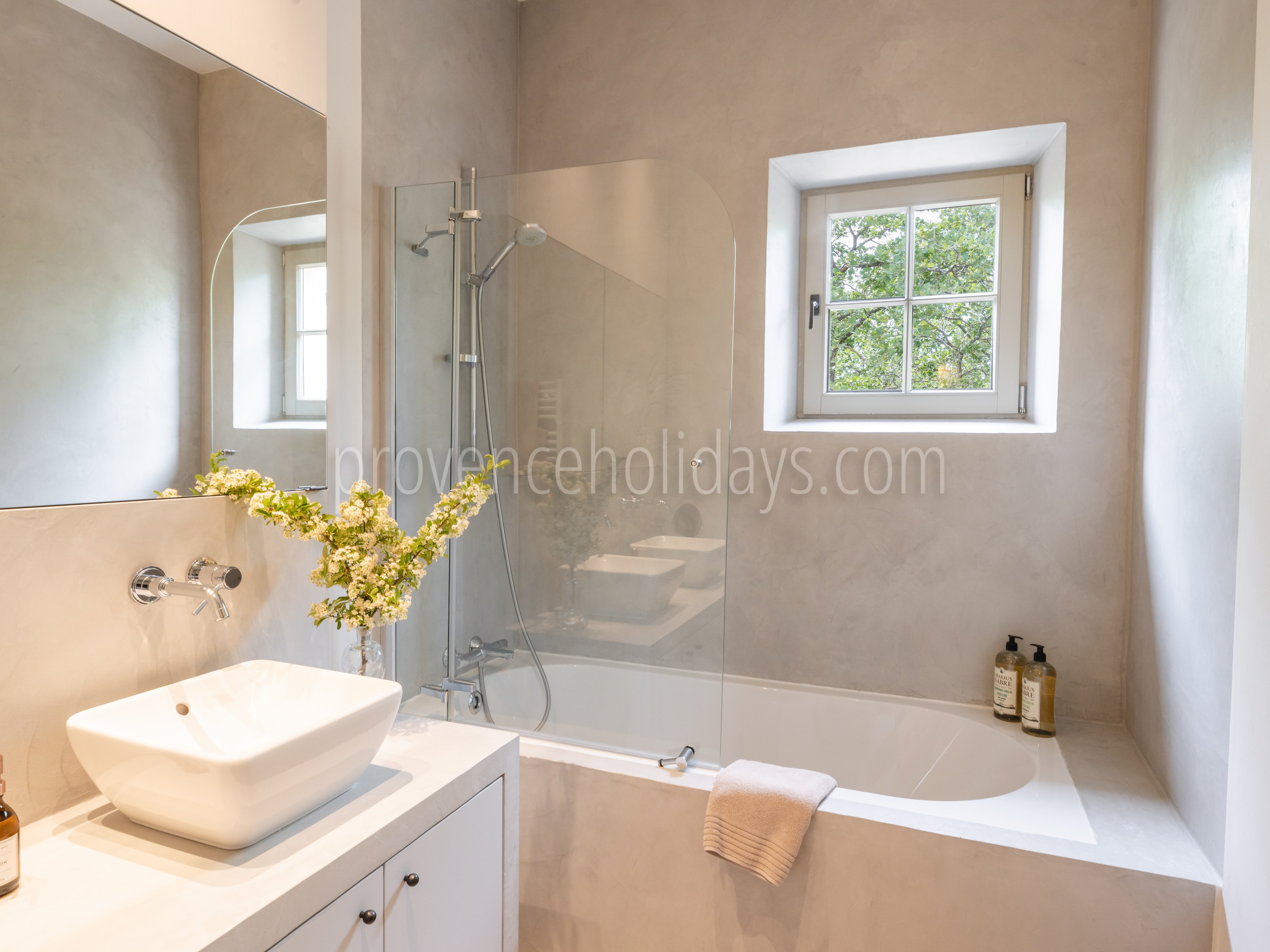 17 - Bergerie des Vignes: Villa: Bathroom