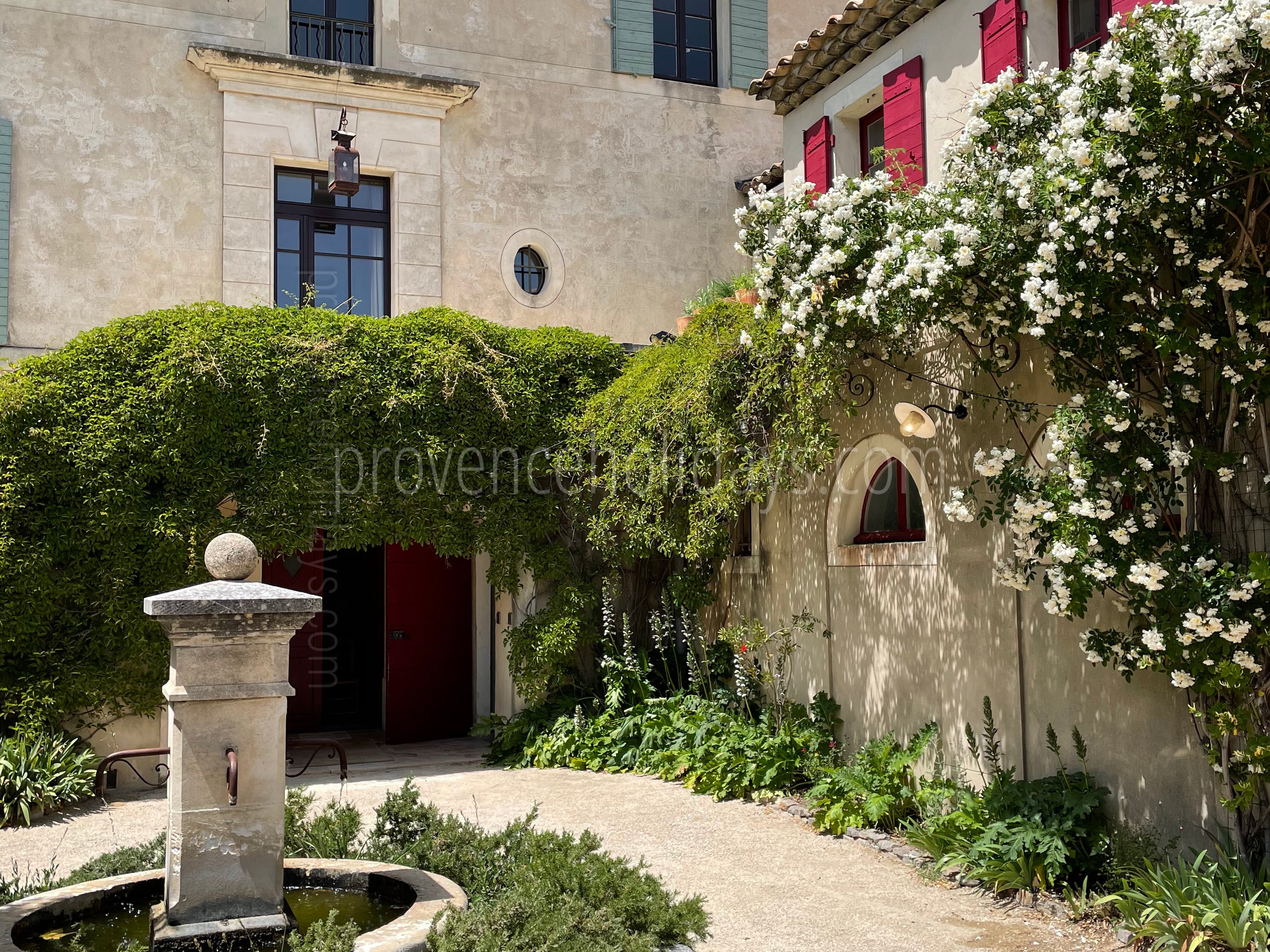 8 - Mas de Séguret: Villa: Exterior