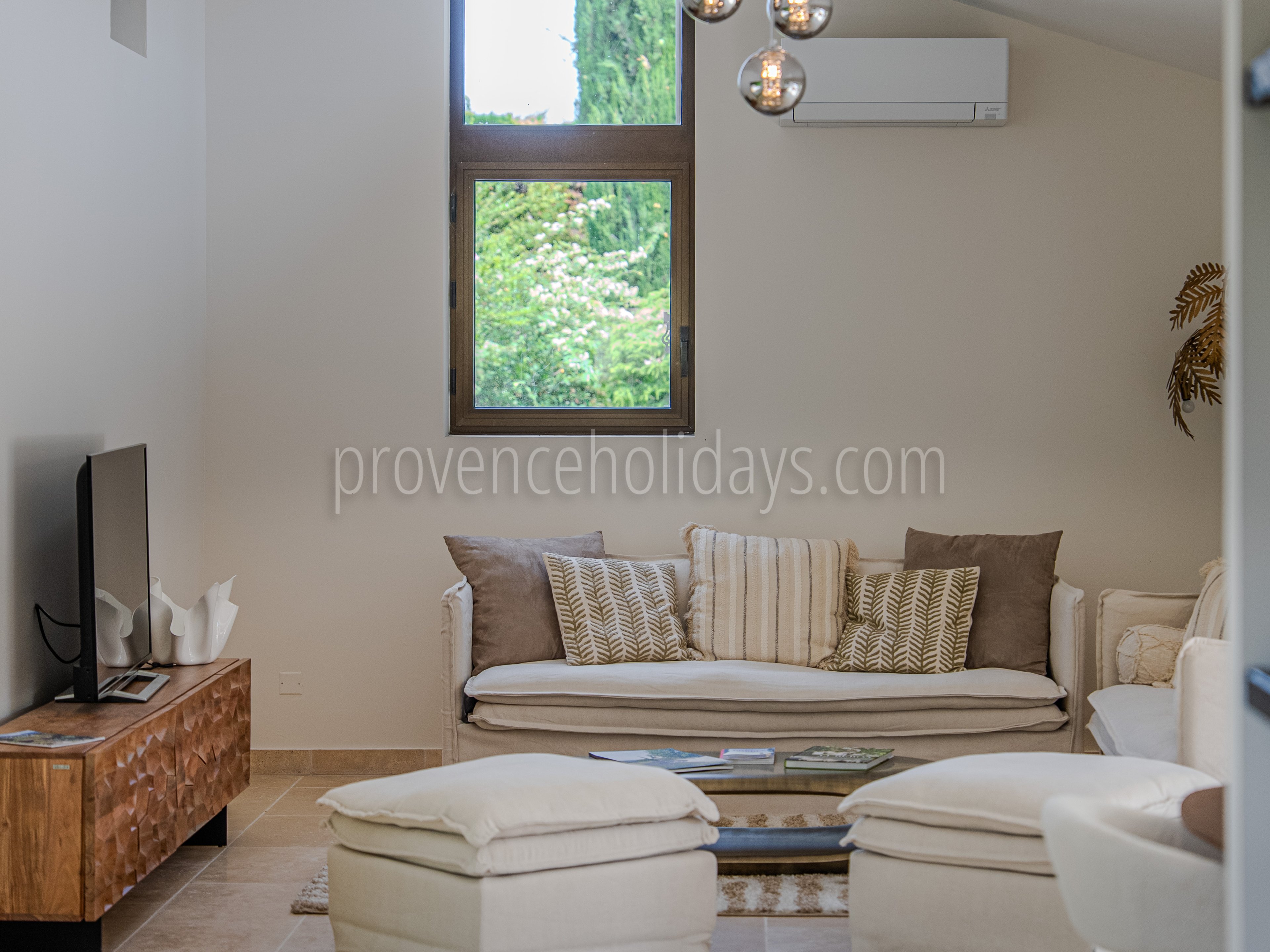 4 - Mas de la Rivière Secrète: Villa: Interior