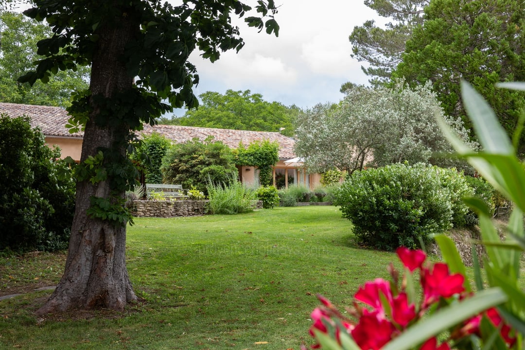 16 - Mas des Sources: Villa: Exterior