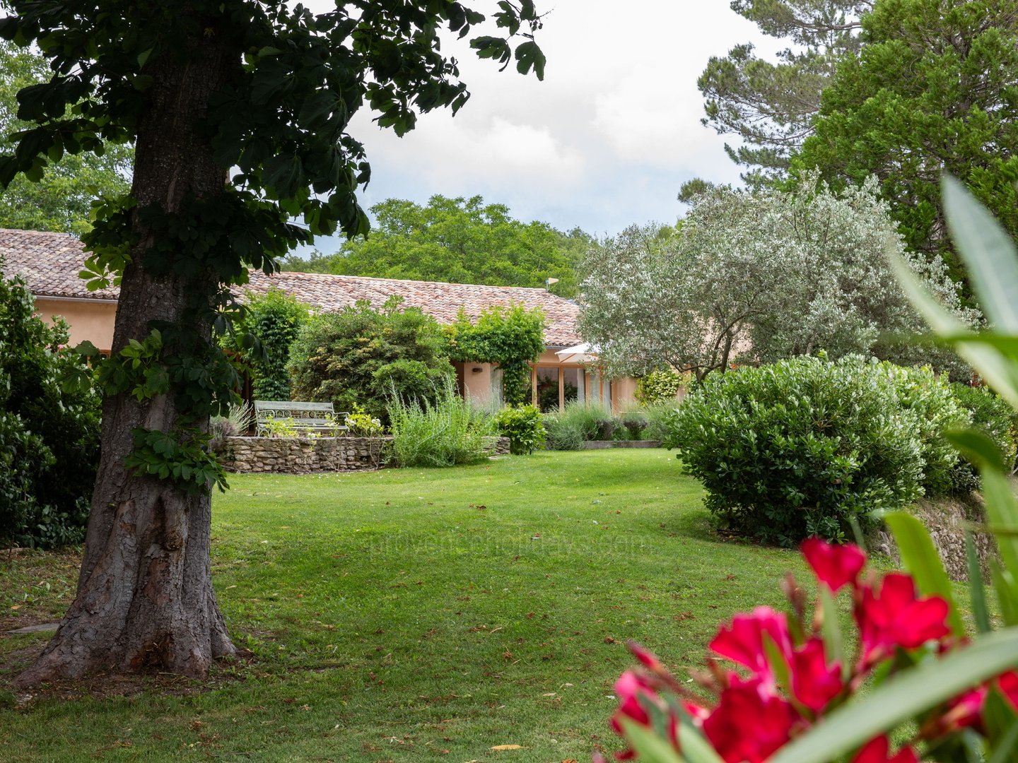 16 - Mas des Sources: Villa: Exterior