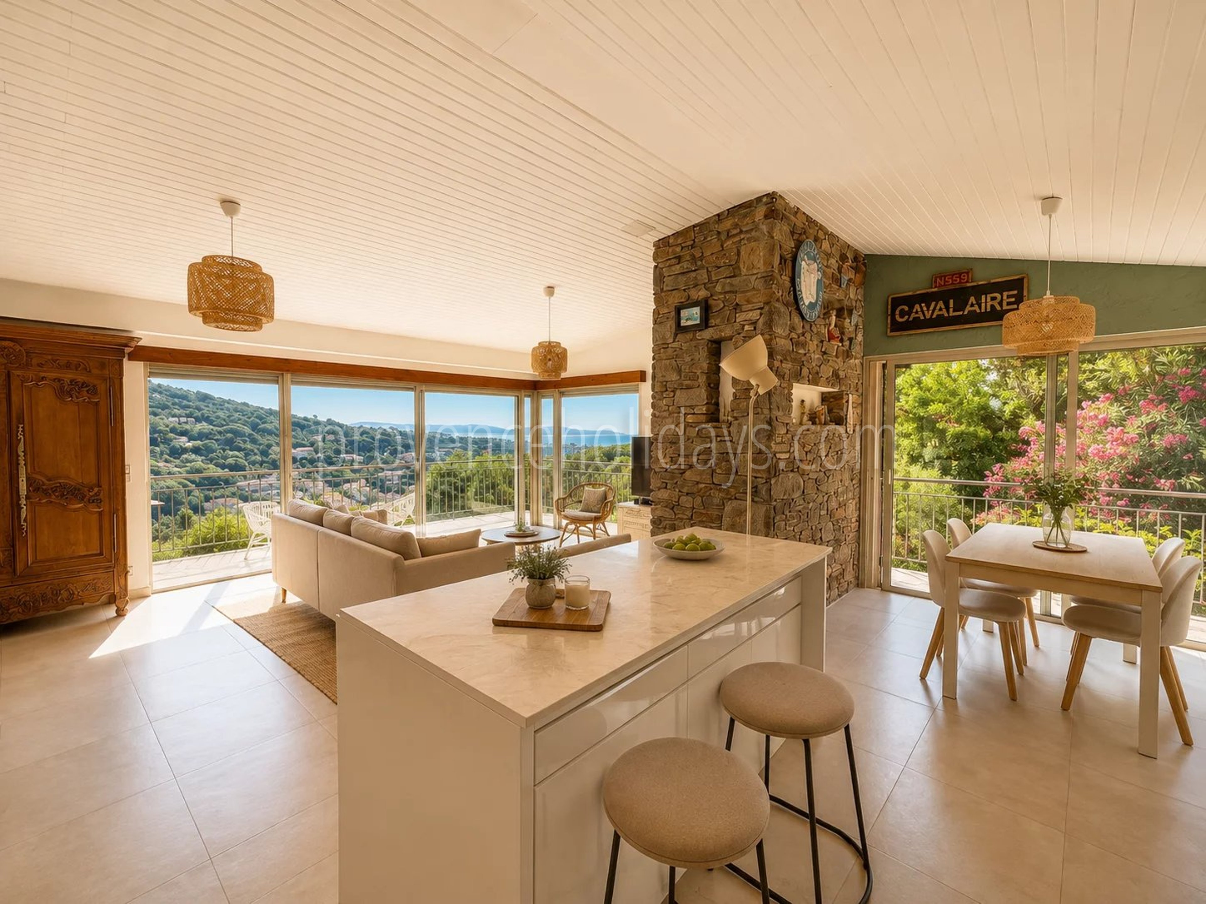 5 - Villa with pool in Cavalaire-sur-Mer: Villa: Interior