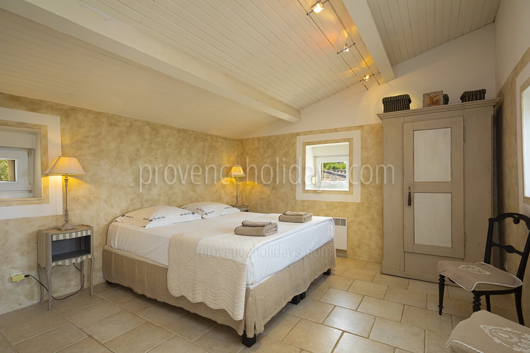 4 - La Garrigue: Villa: Bedroom