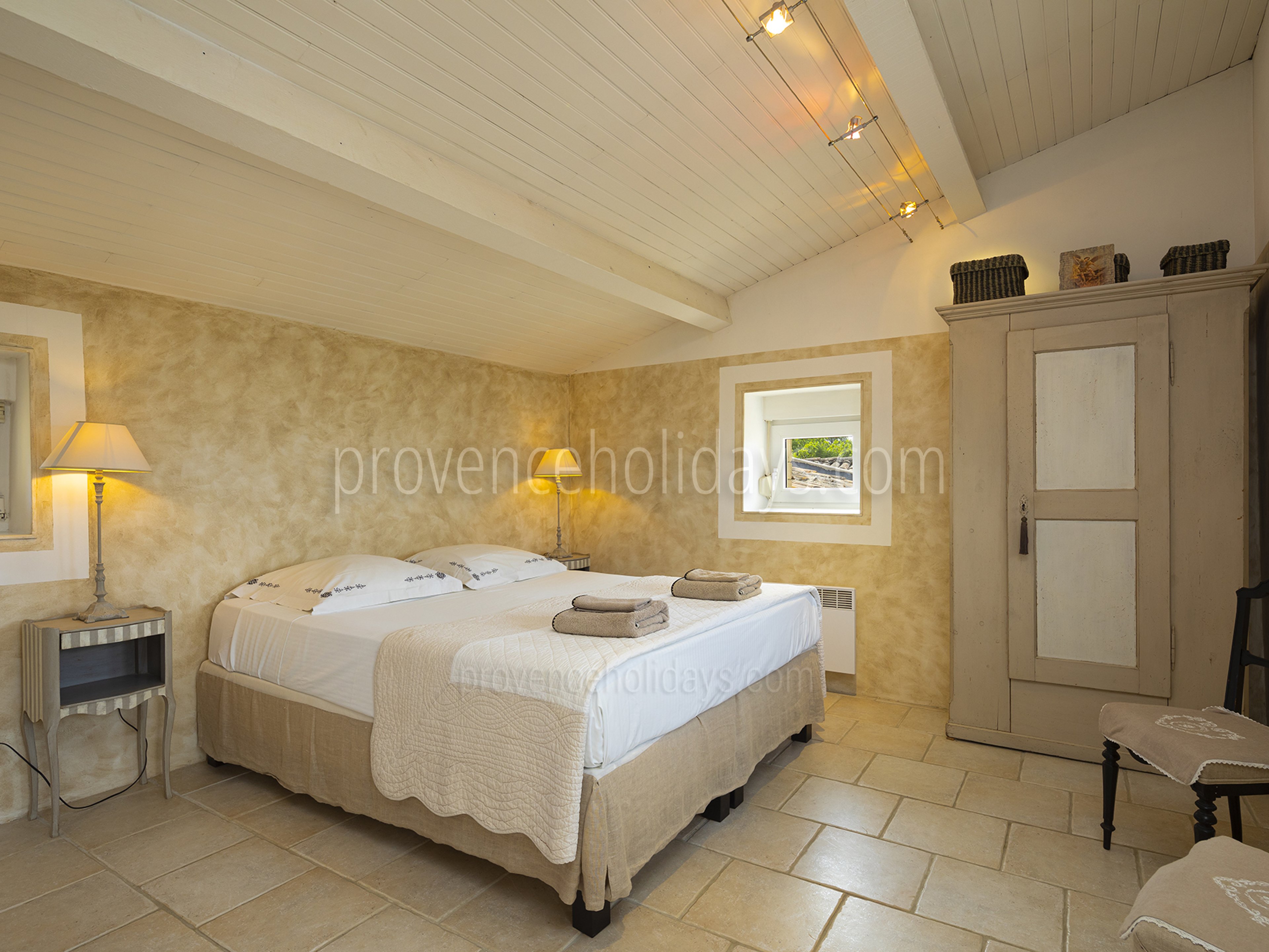 4 - La Garrigue: Villa: Bedroom
