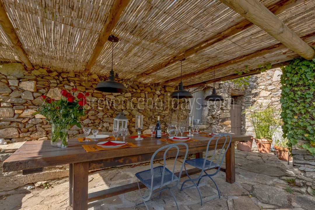 35 - Steinernes hameau in La Garde-Freinet: Villa: Exterior