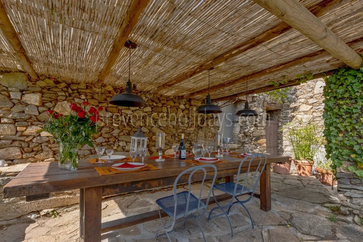 35 - Stone hameau in La Garde-Freinet: Villa: Exterior