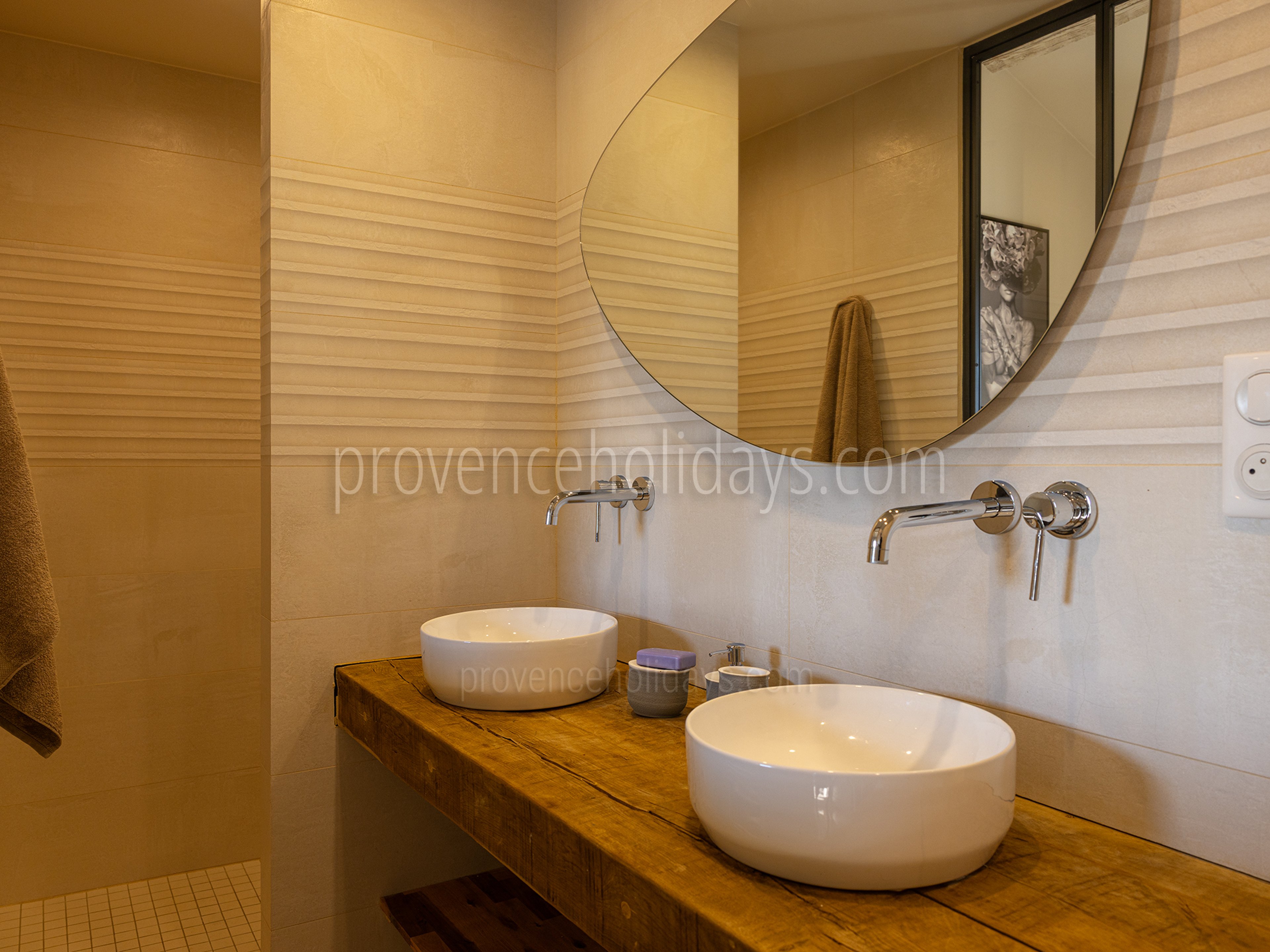 32 - Mas Leonie: Villa: Bathroom