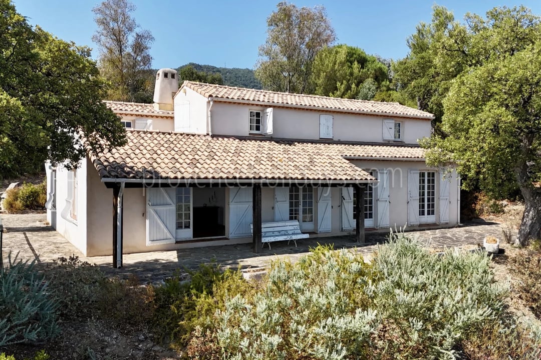 3 - Woning uit de jaren 70 in Rayol-Canadel-sur-Mer: Villa: Exterior