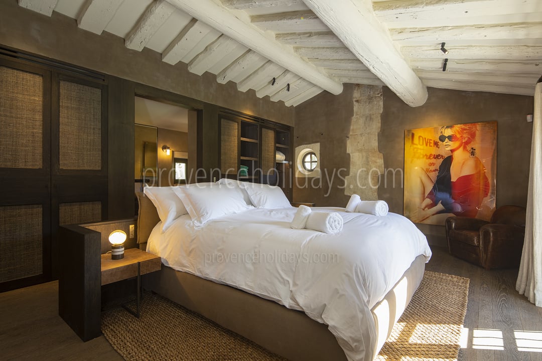 4 - Mas du Paradis: Villa: Bedroom