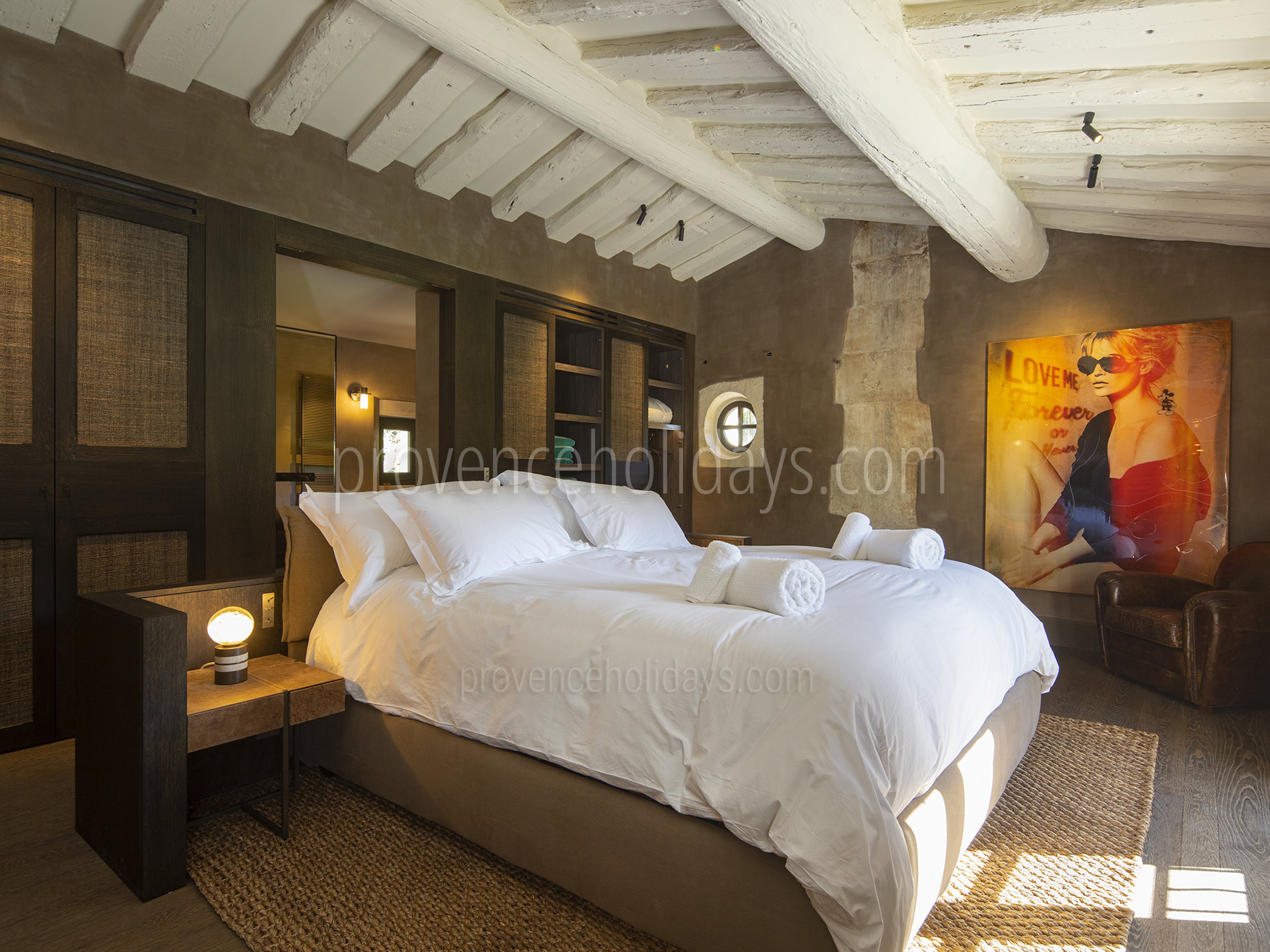 4 - Mas du Paradis: Villa: Bedroom