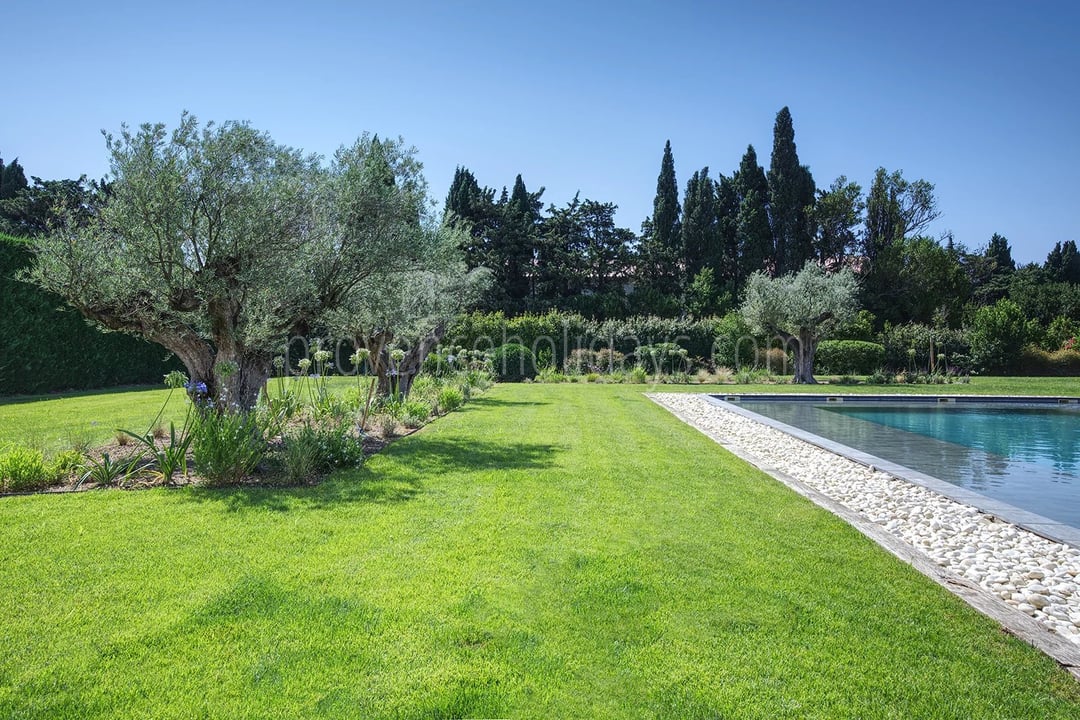 7 - House with pool house in Eyguières: Villa: Exterior