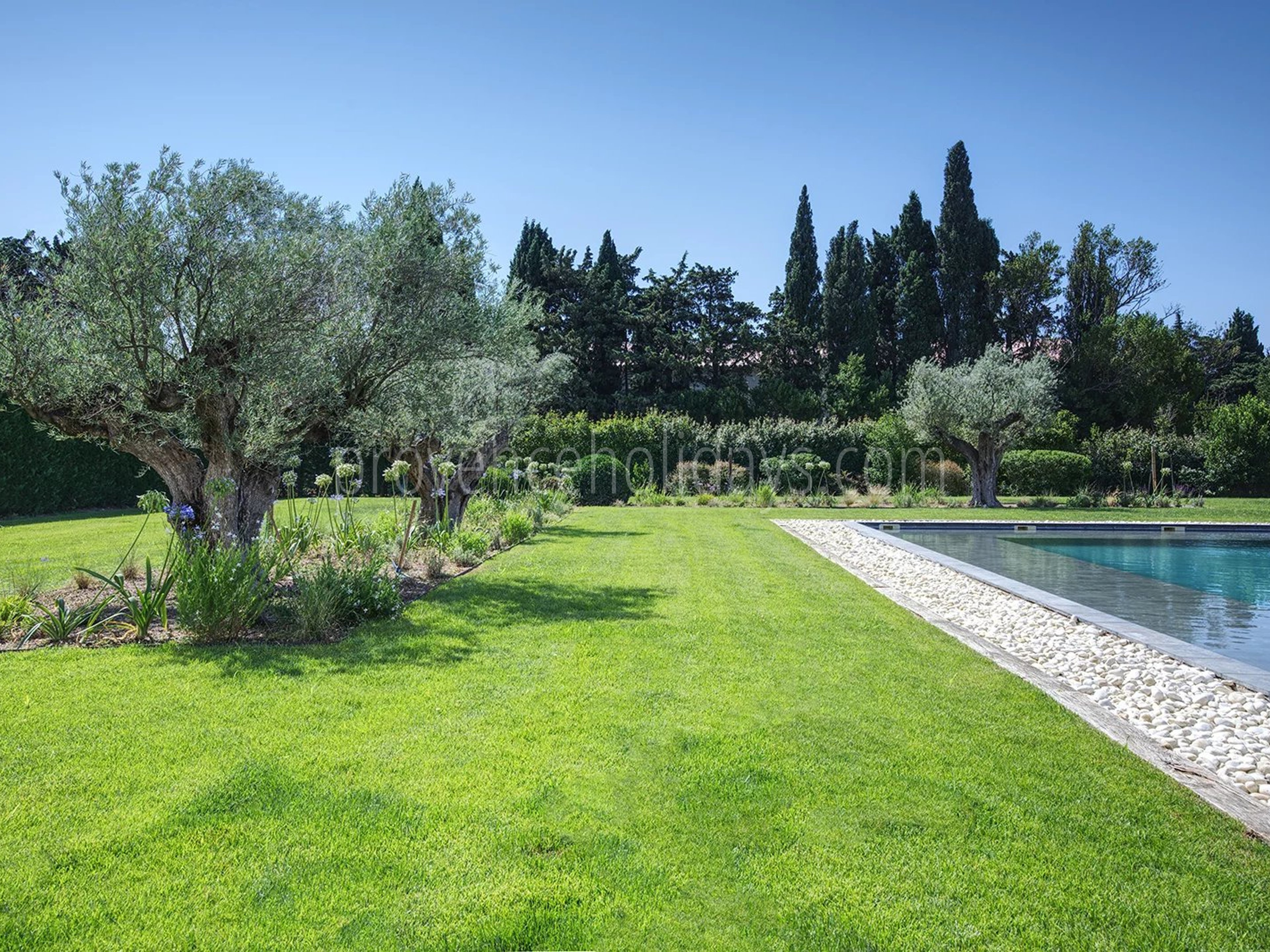 7 - House with pool house in Eyguières: Villa: Exterior