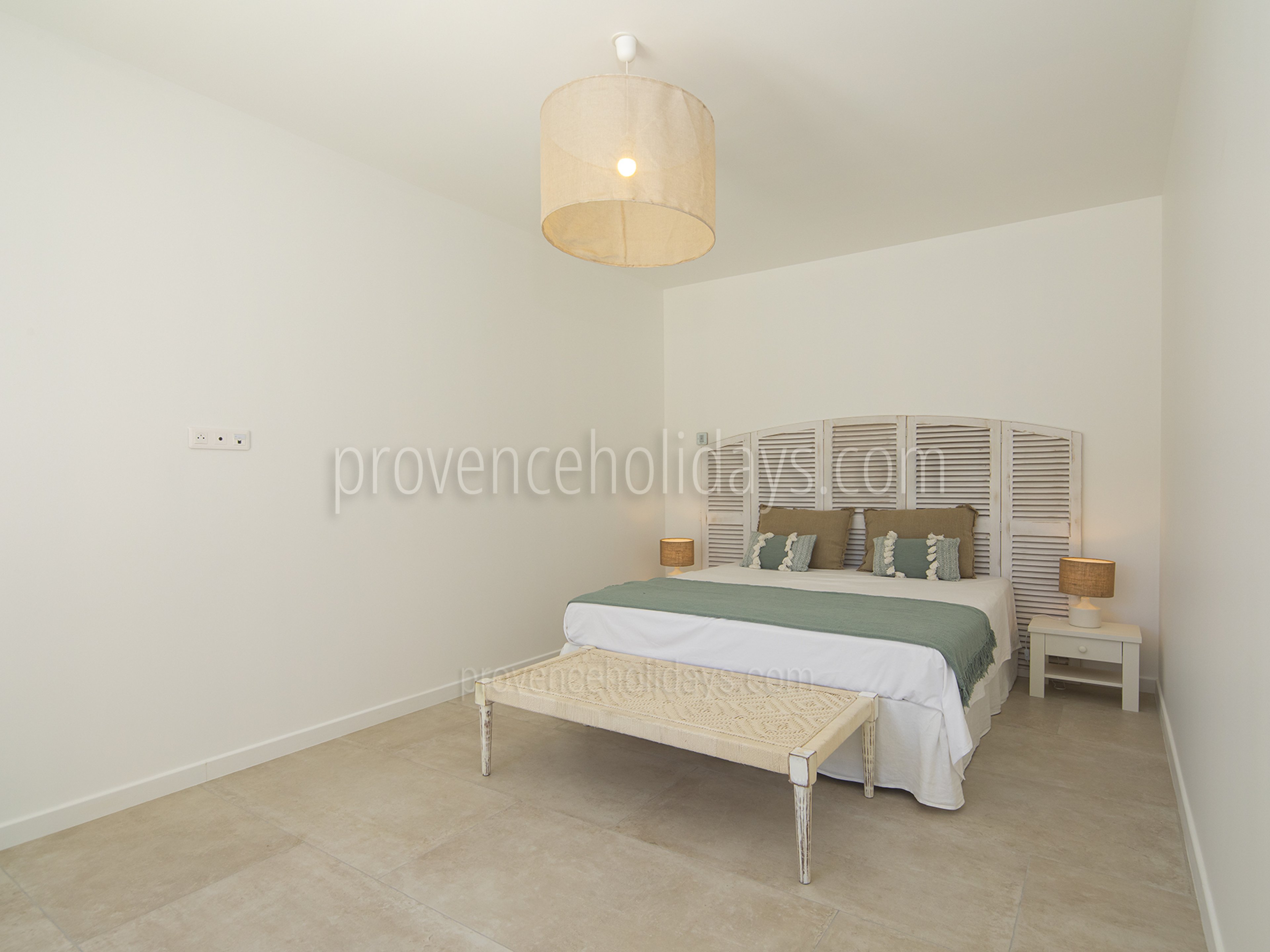 28 - Mas de Fontblanche: Villa: Bedroom