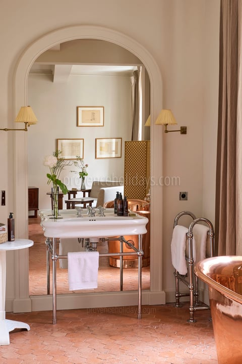 51 - Maison Tourelle: Villa: Bathroom