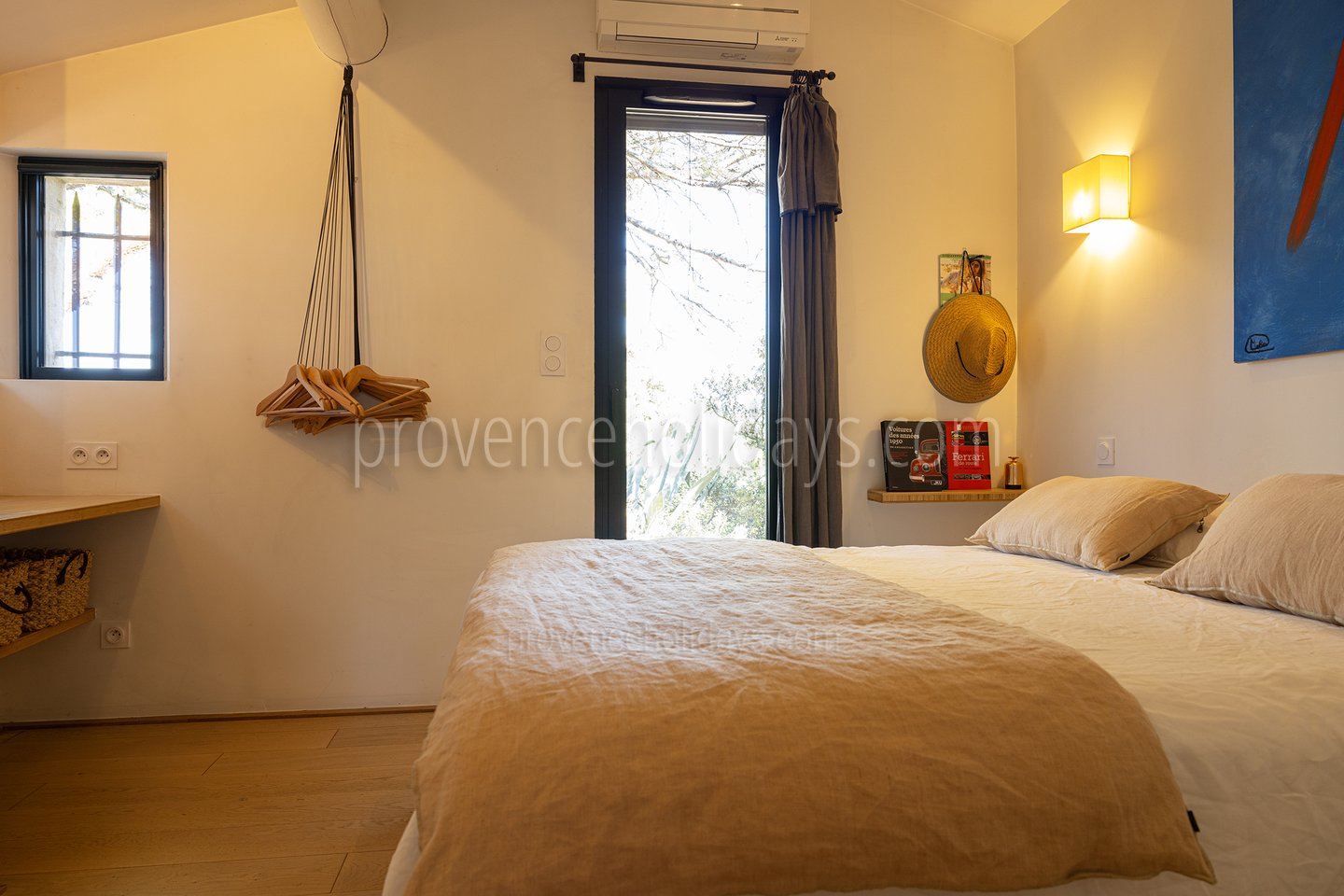 16 - Mas du Rosier: Villa: Bedroom